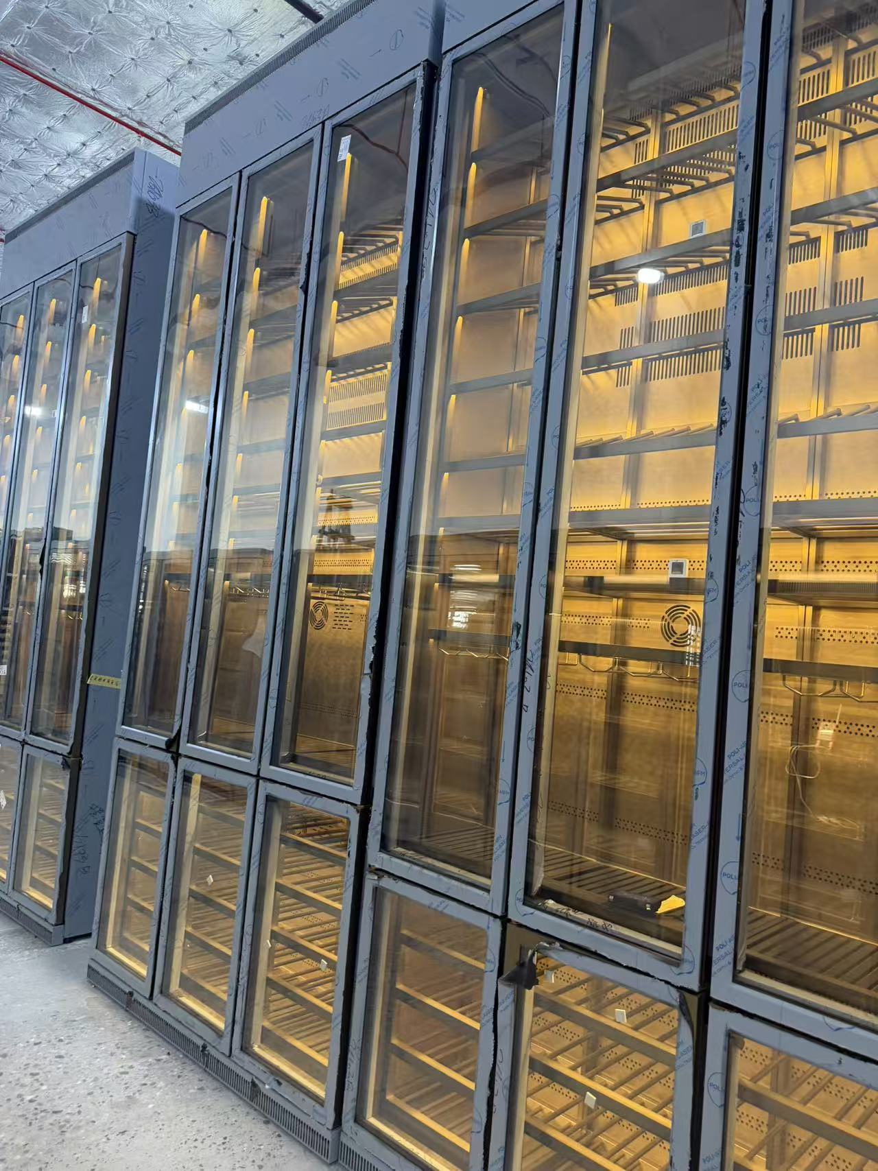 口碑好的不锈钢柜定制工厂用户力荐:用料扎实的源头生产厂家怎么选?(图1)