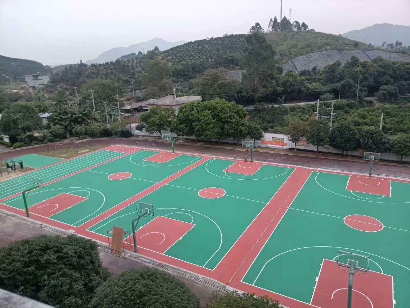 惠州口碑好的硅PU弹性篮球场施工团队哪家更值得选？实力与用户口碑
