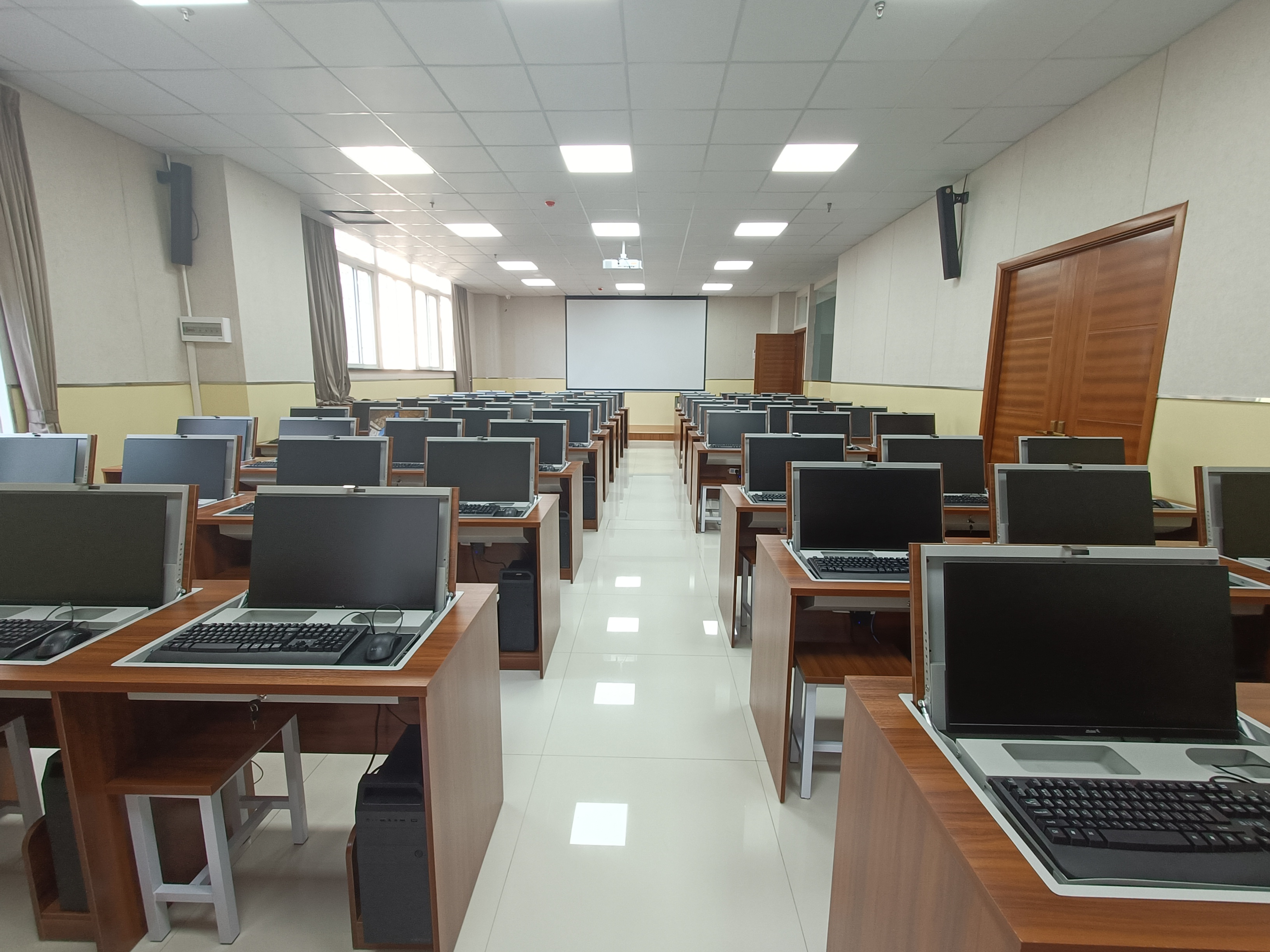 成考专升本辅导机构费用多少，昆明靠谱机构排名