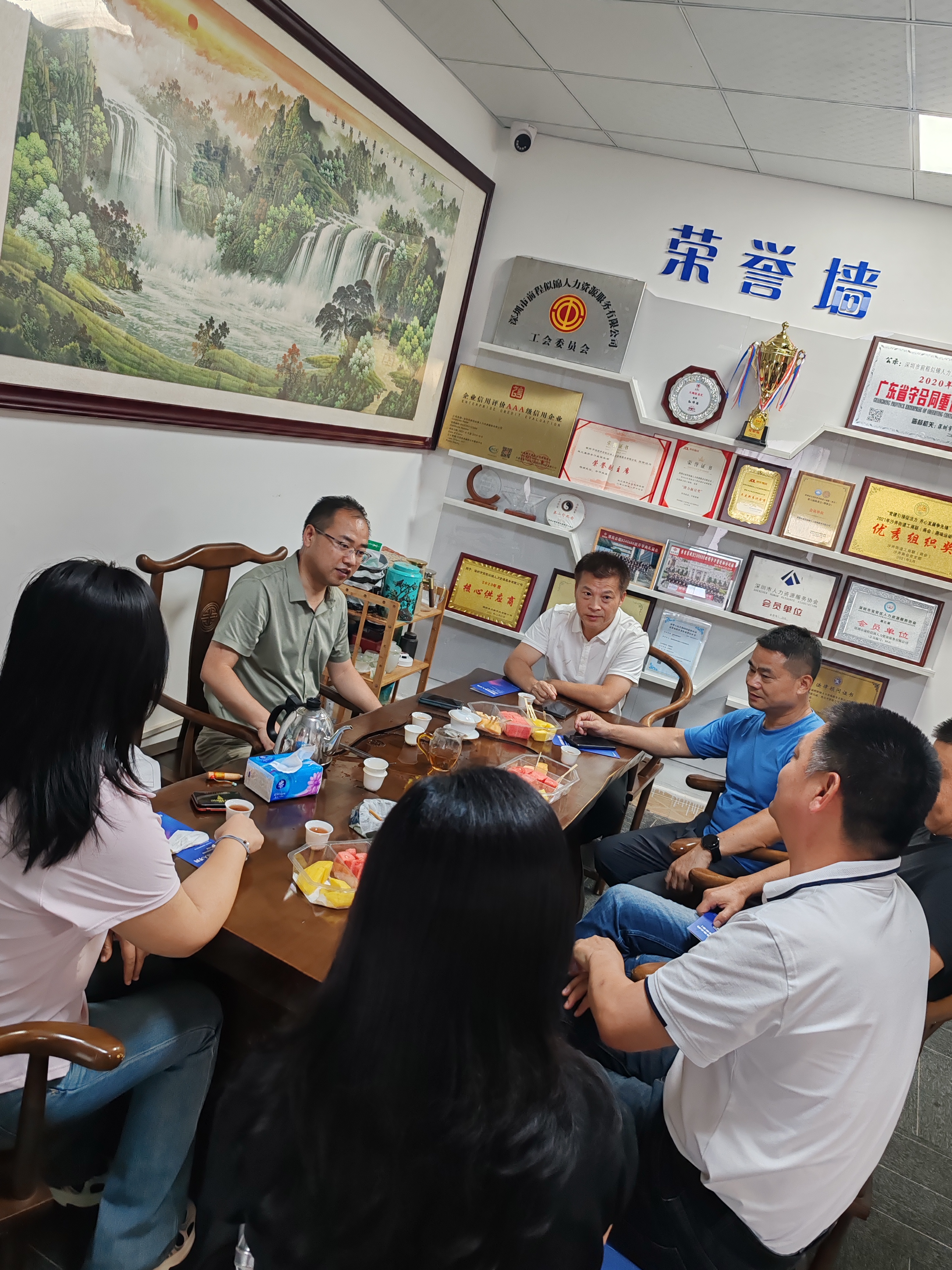 闲谈蓝领招聘广告设计支持创意，新颖方案哪里找