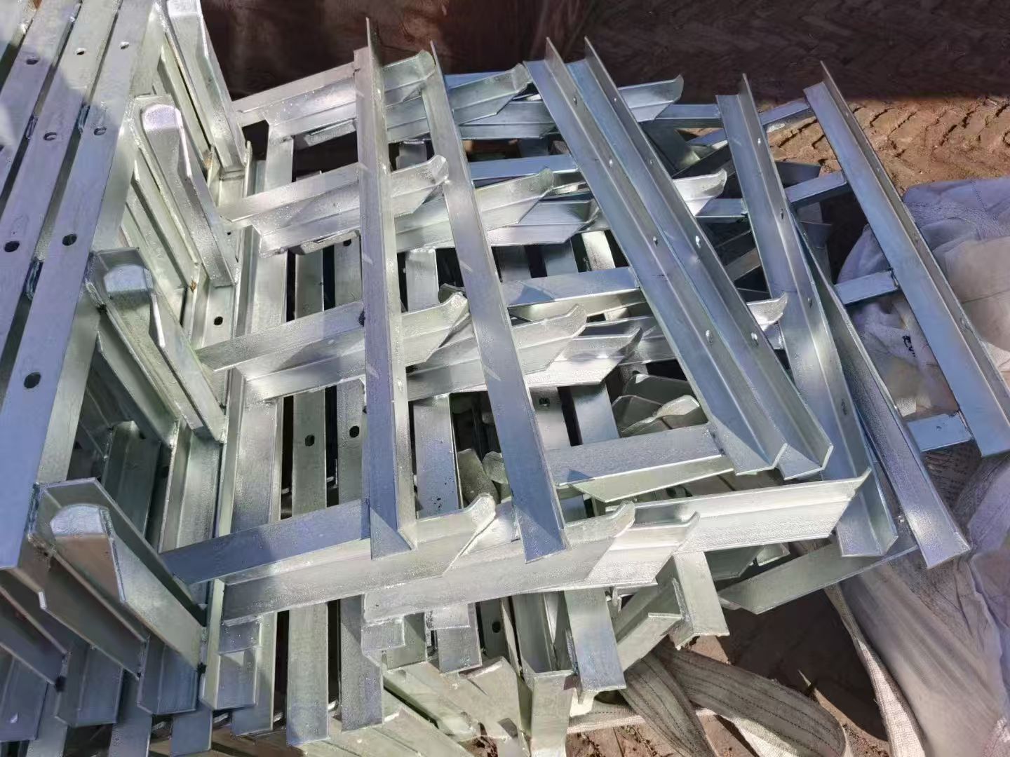 在当今基础设施建设蓬勃发展的时代，铁塔作为重要的支撑结构，广泛应用于各个领域。河北晨达金属构件有限公