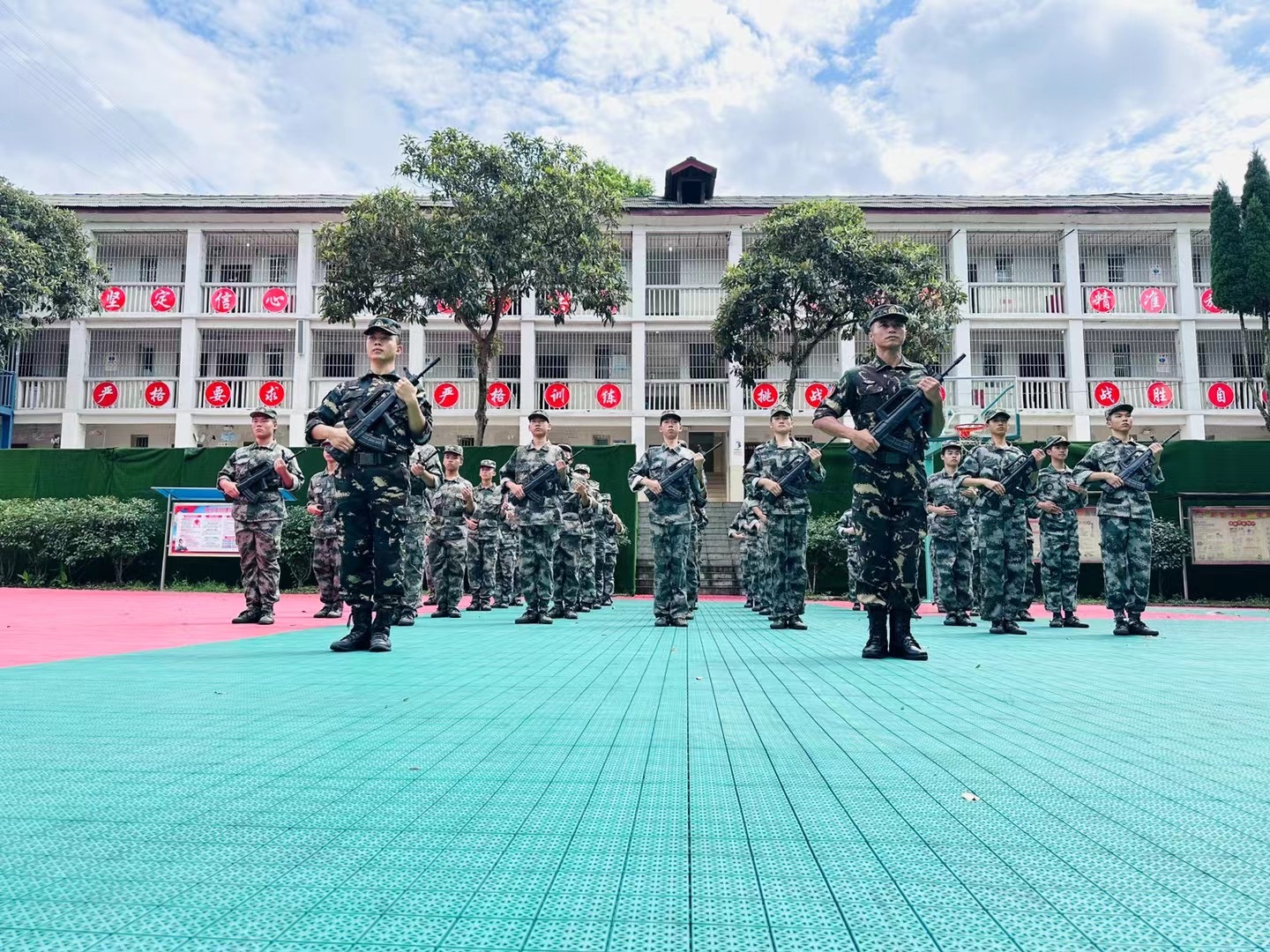 讲讲正规叛逆孩子管教学校哪家专业，学校服务口碑哪家好?