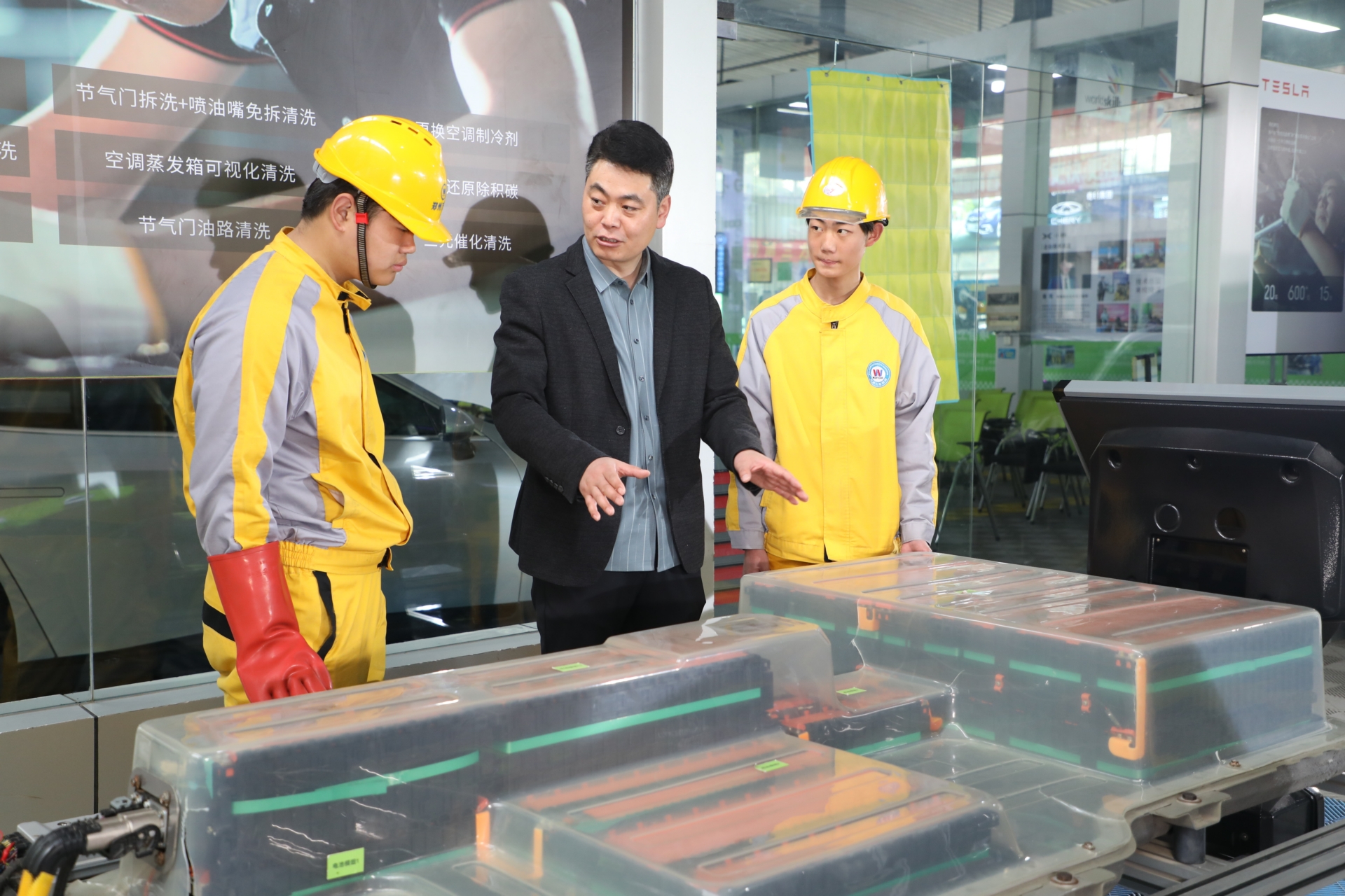 2025年郑州新能源汽车维修技术学校学费相关排名及分析，郑州万通实力揭晓