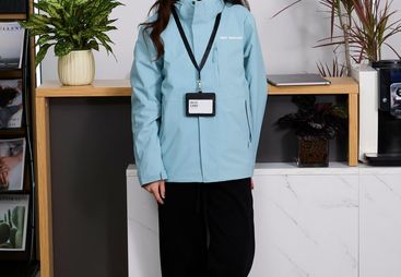 三合一冲锋衣工作服定制：企业该如何靠谱选择