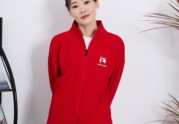 探讨政府机关公司员工团体服装定制厂家，哪家性价比高