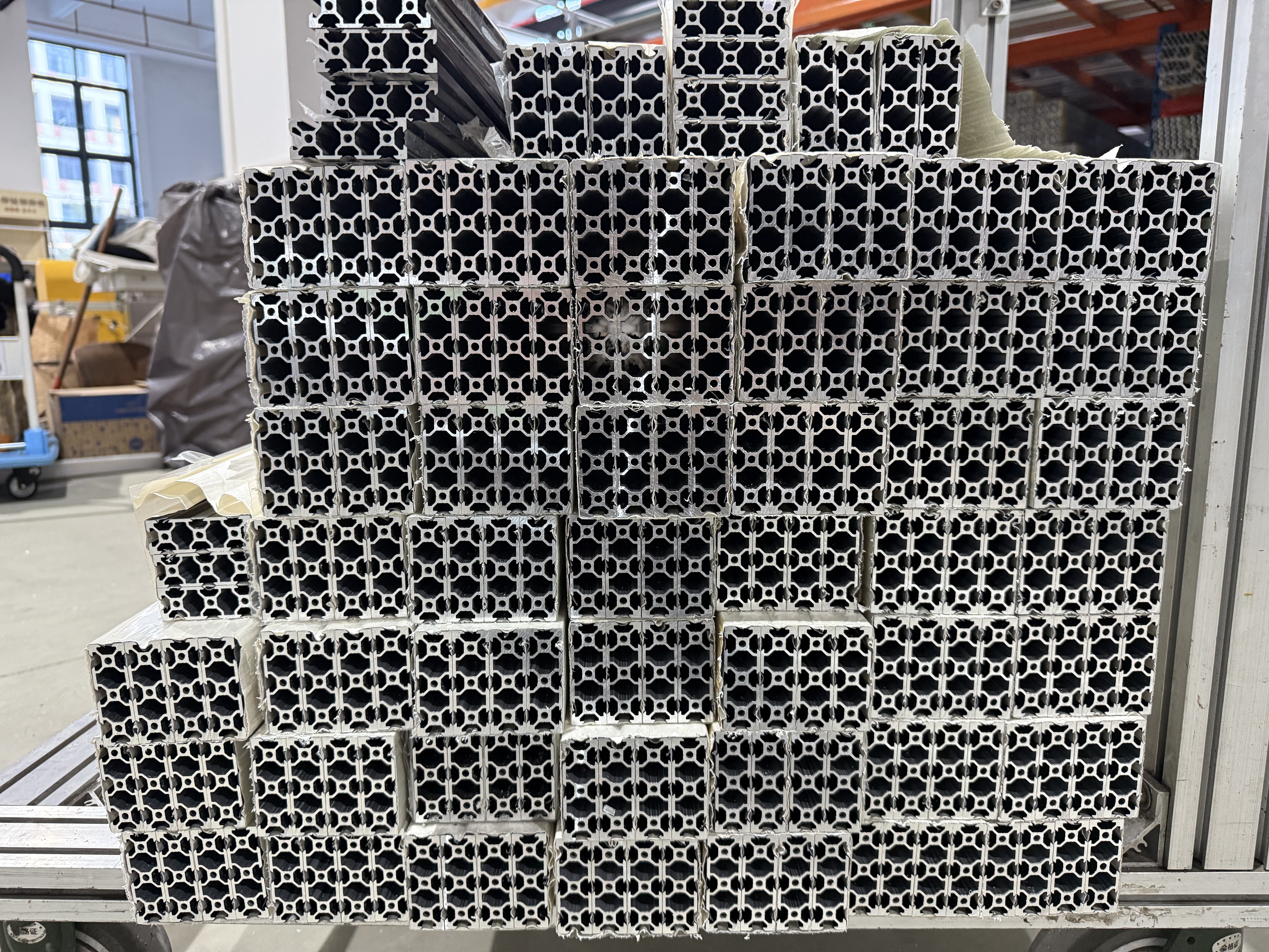 细聊铝型材围栏定制多少钱，性价比高的企业推荐