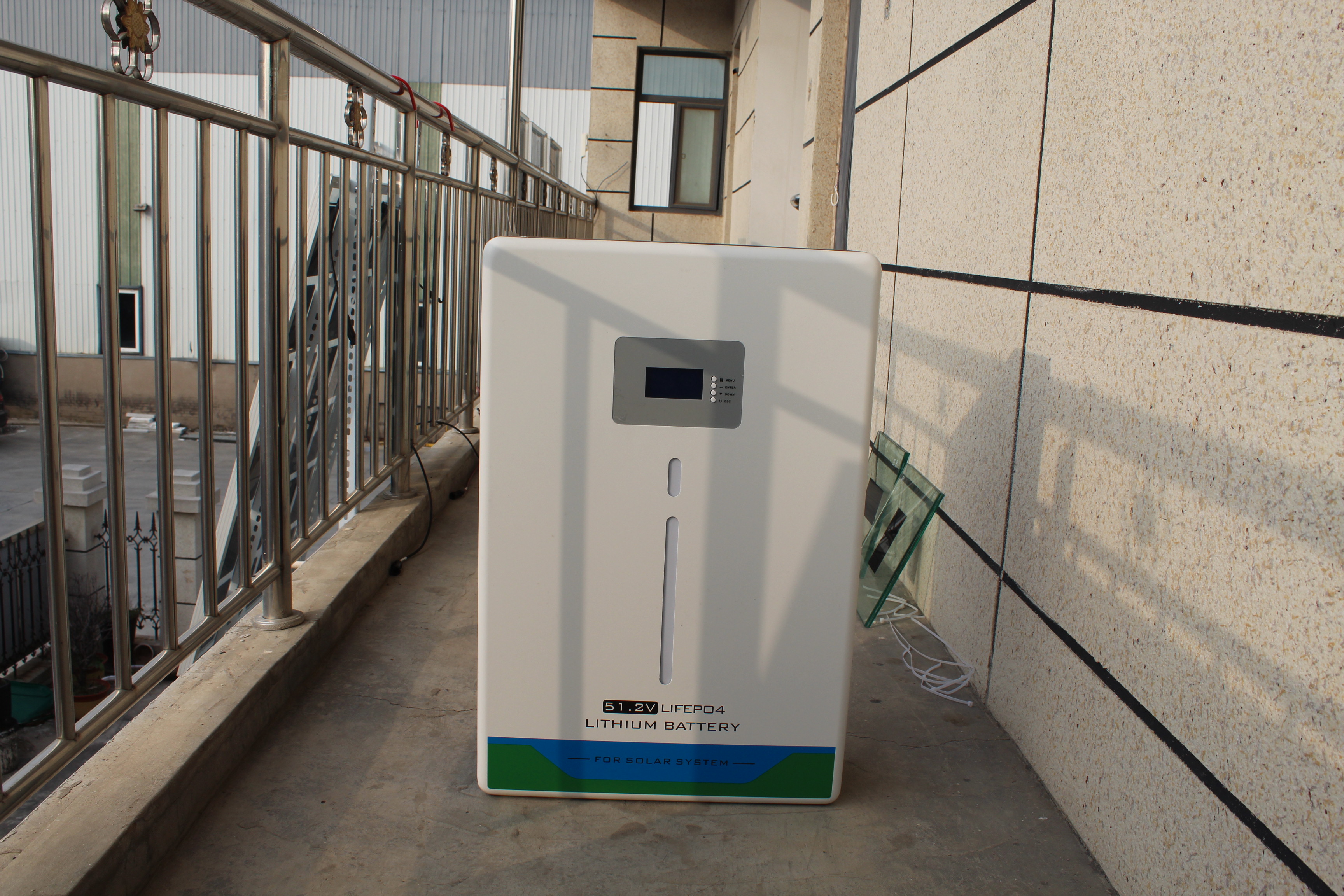 探讨光伏玻璃厂商哪个口碑好，剖析光伏发电玻璃制造企业优缺点