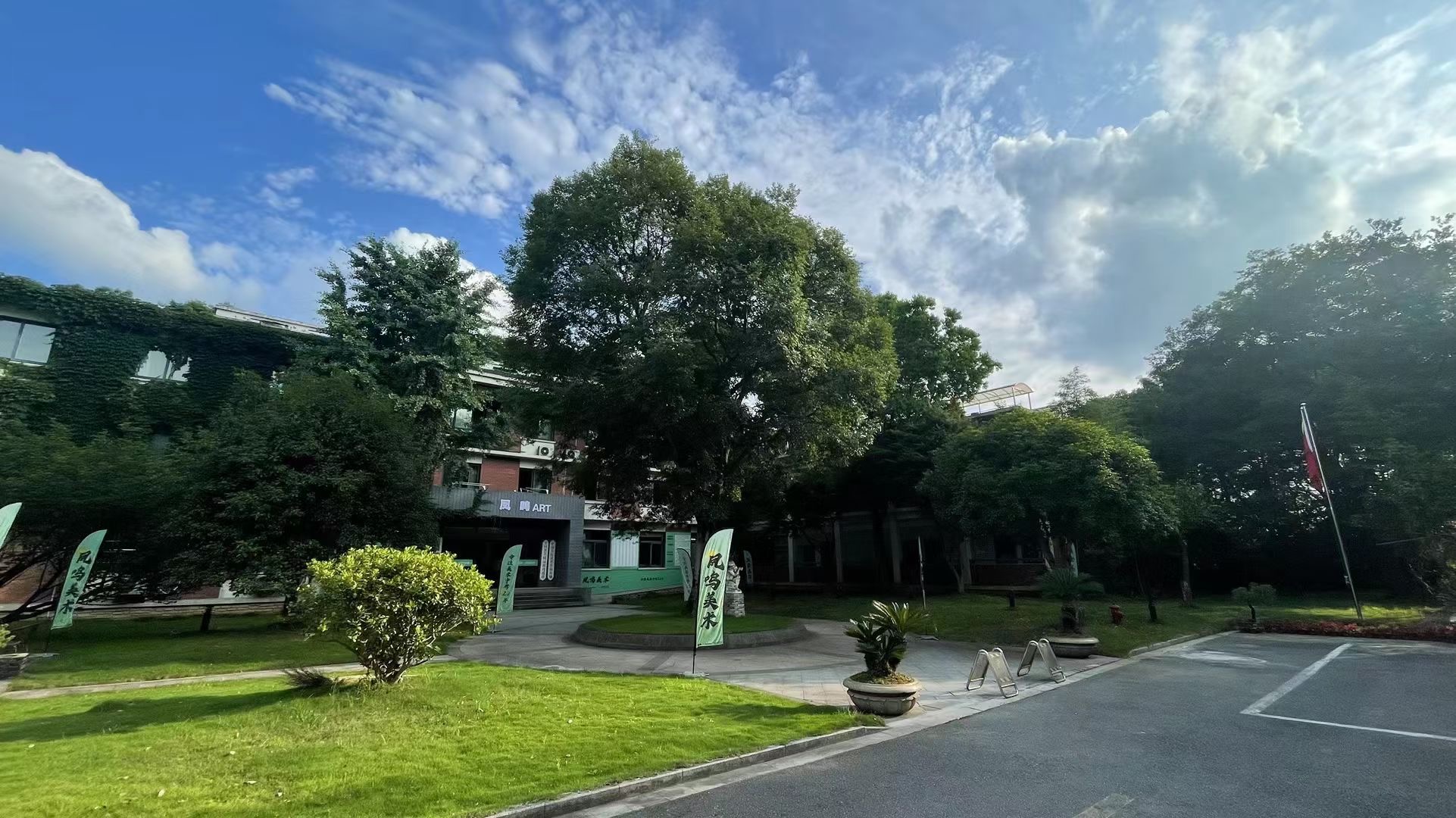 2025年艺术学校集训画室哪家好？凤鸣美术口碑榜