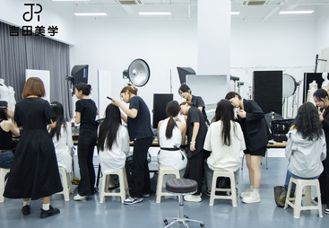 可靠之选：专业彩妆培训学校的选购指南