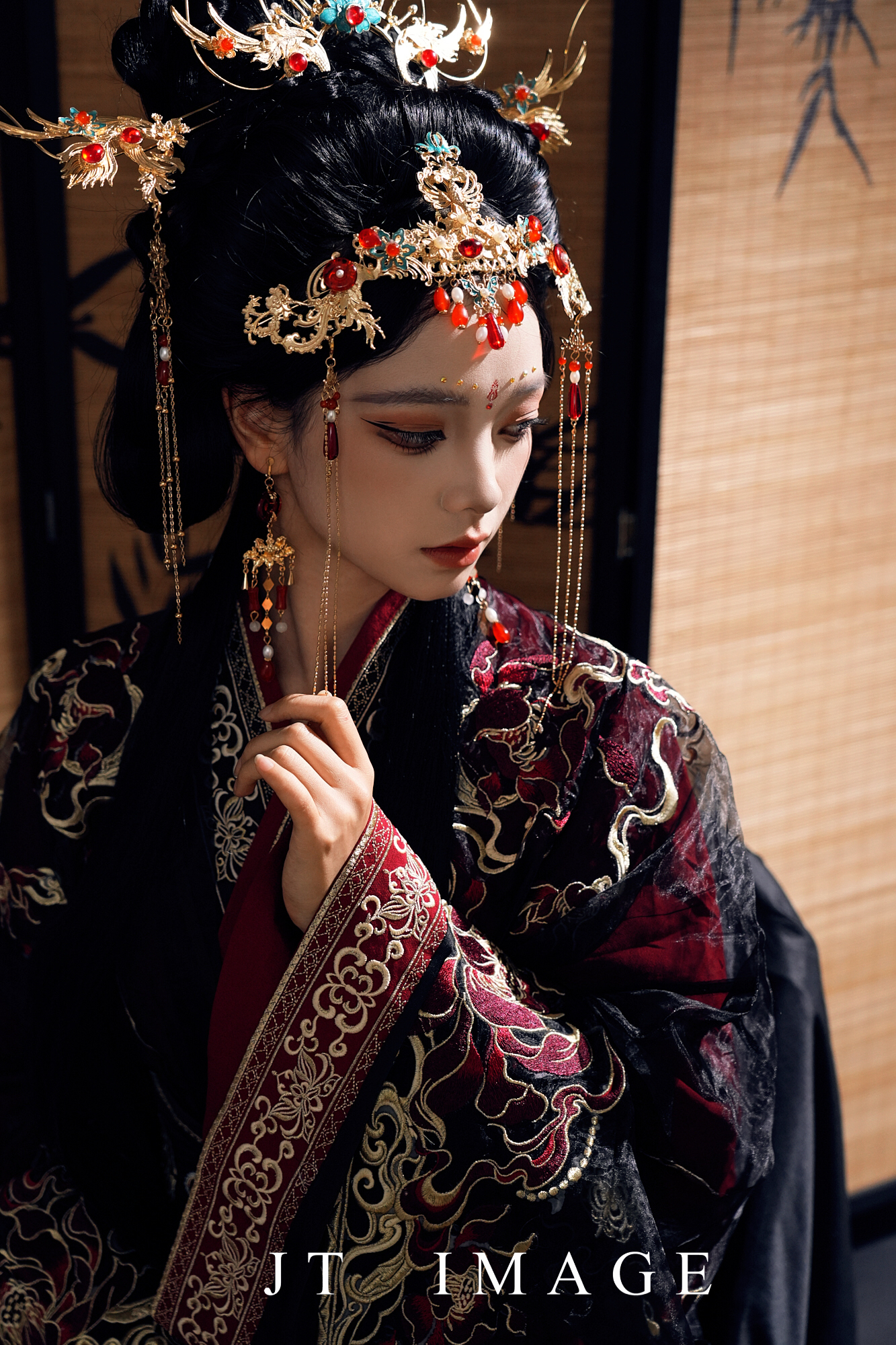 细聊有名的美妆培训基地排行，价格多少钱，哪家比较靠谱