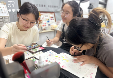 说明美甲培训学校哪家权威，价格因素占比大吗