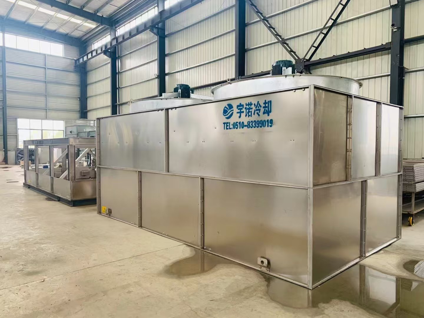 在水冷设备行业中，冷却塔是至关重要的一环，它广泛应用于工业生产、商业建筑等众多领域。江苏宇诺冷却科技