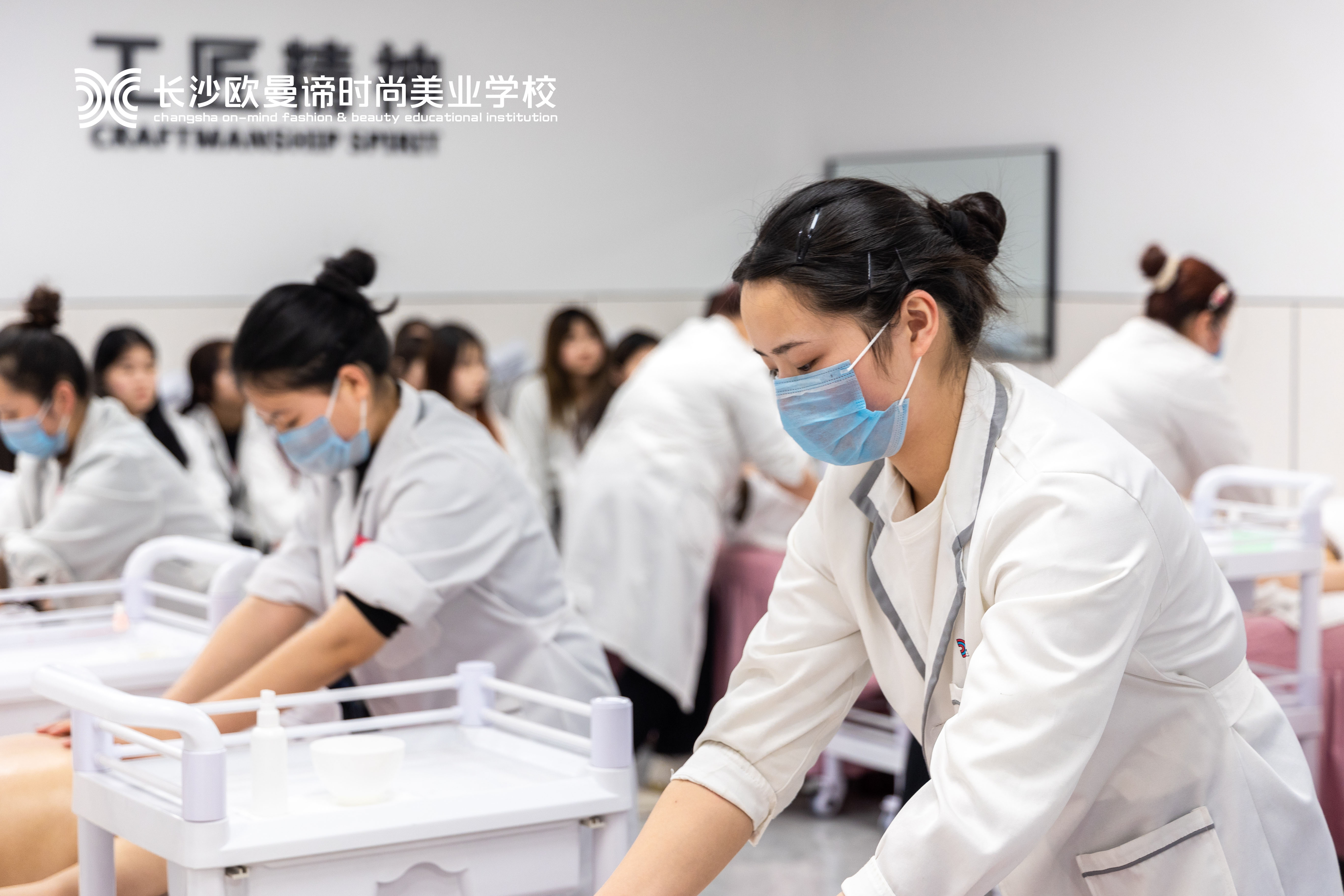 2026年美容学校一般几年毕业？口碑好的美容学院毕业周期与课程选择指南