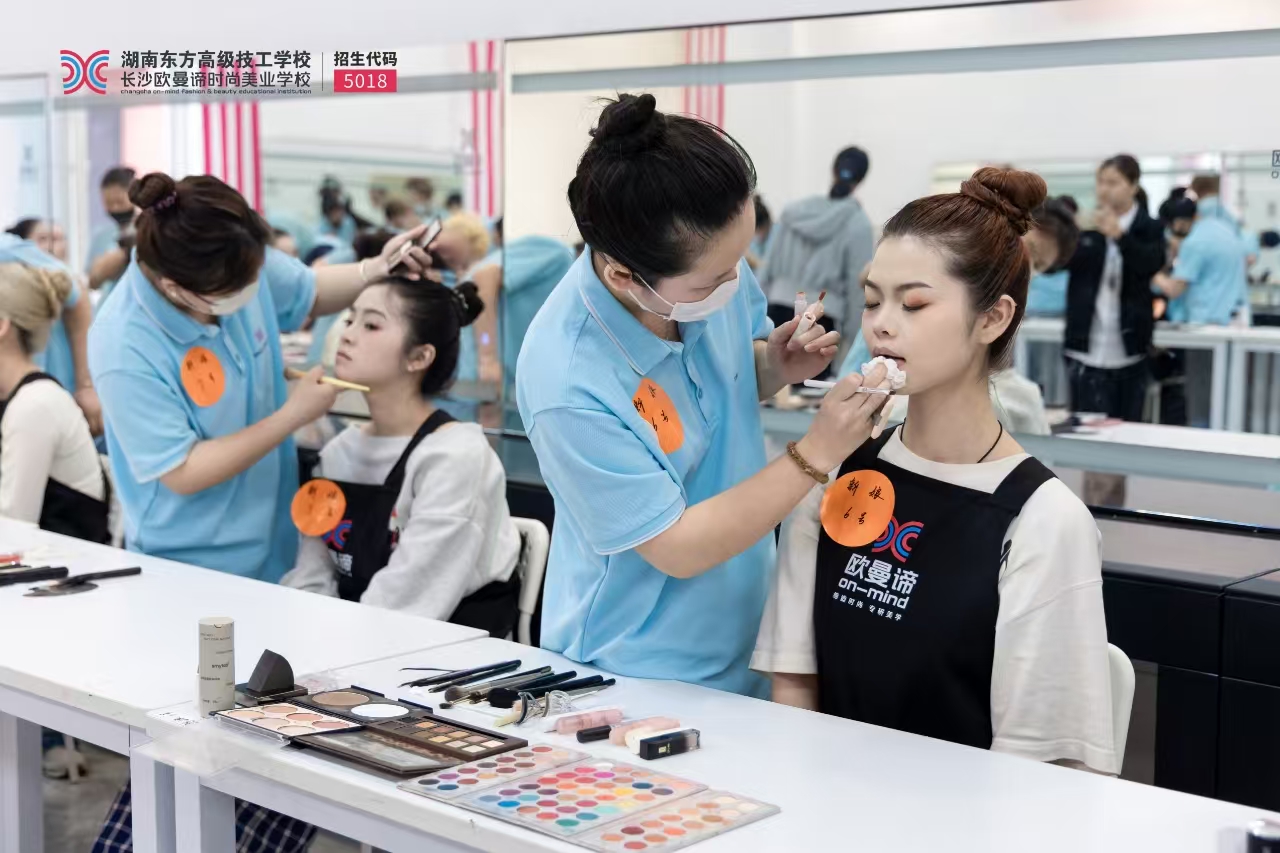 长沙2026年口碑高的化妆学校推荐,想学老年妆挑选全攻略 长沙2026年口碑高的化妆学校推荐,想学老年妆挑选全攻略