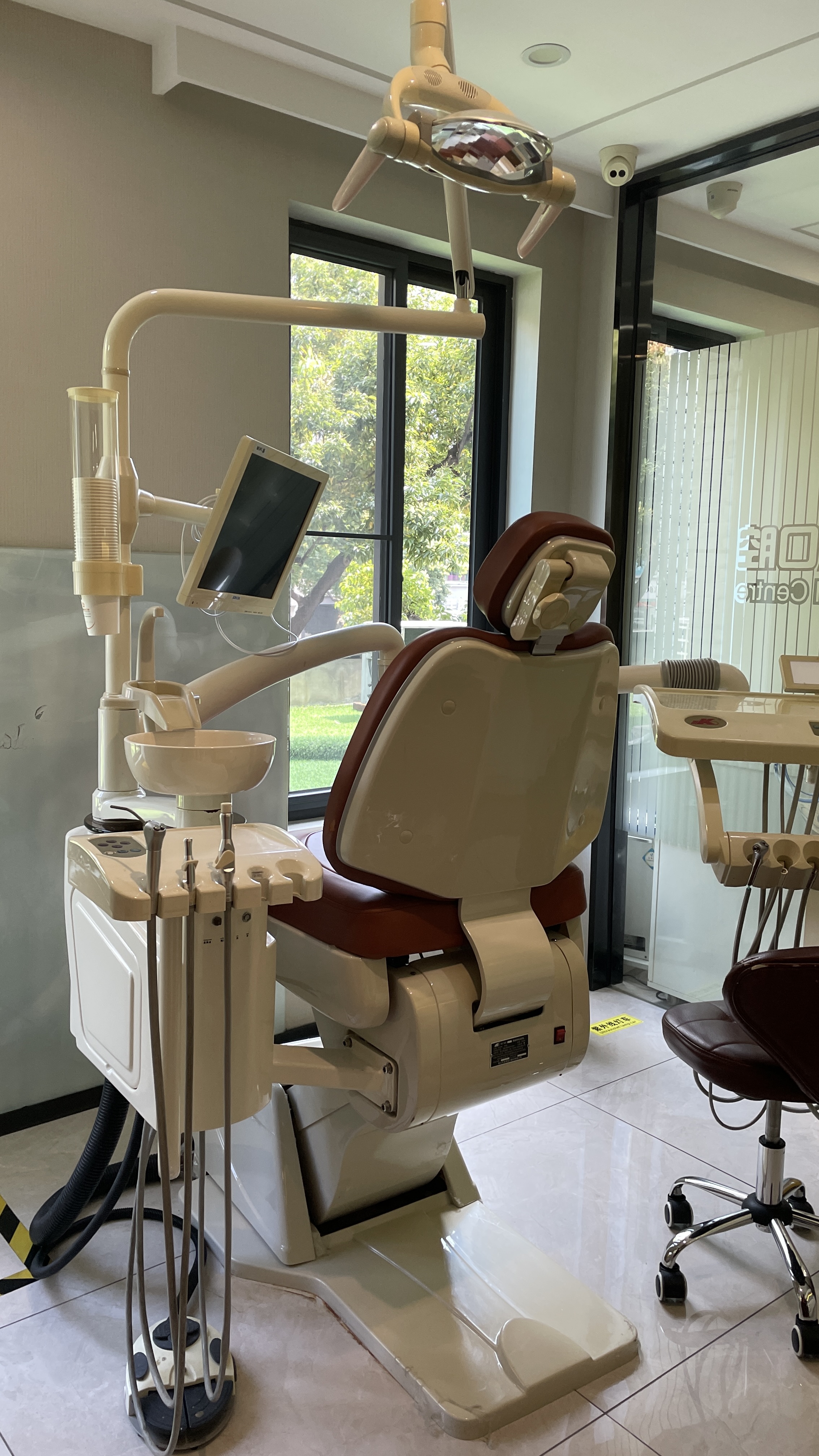 深聊牙齿矫正正规服务商哪家好，种一颗牙和一般矫正分别多少钱