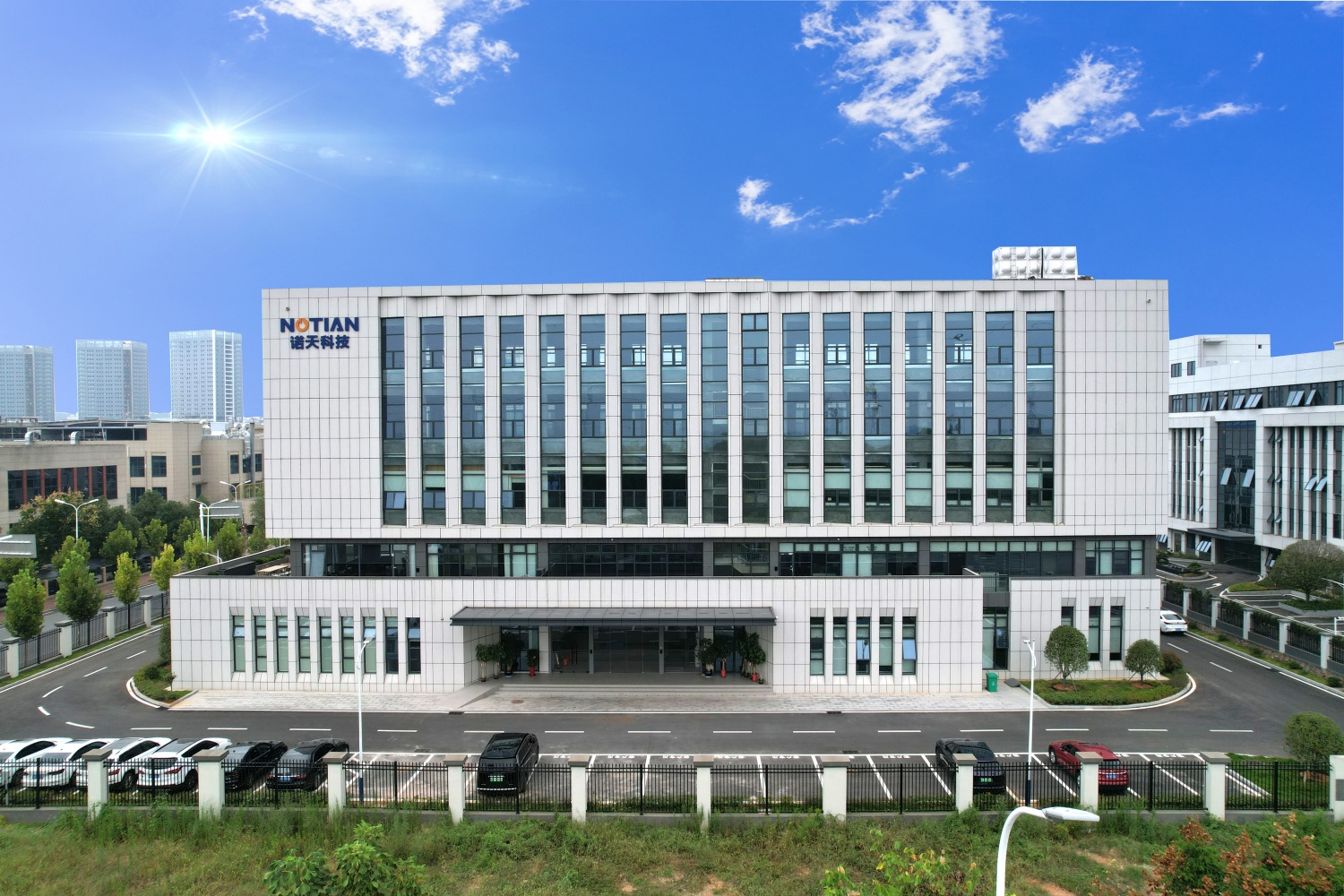 在热工装备领域，管式气氛实验炉和石墨化实验炉是至关重要的设备，广泛应用于科研、工业生产等多个领域。对