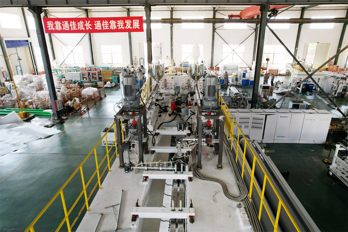 解惑土工膜设备厂家，源头与防渗漏设备靠谱的怎么选择？