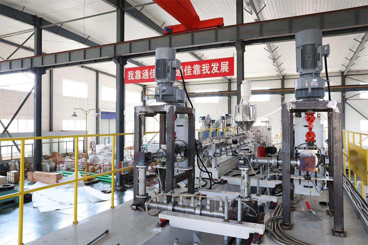 解读可靠的抗老化土工膜设备厂家，多少钱？