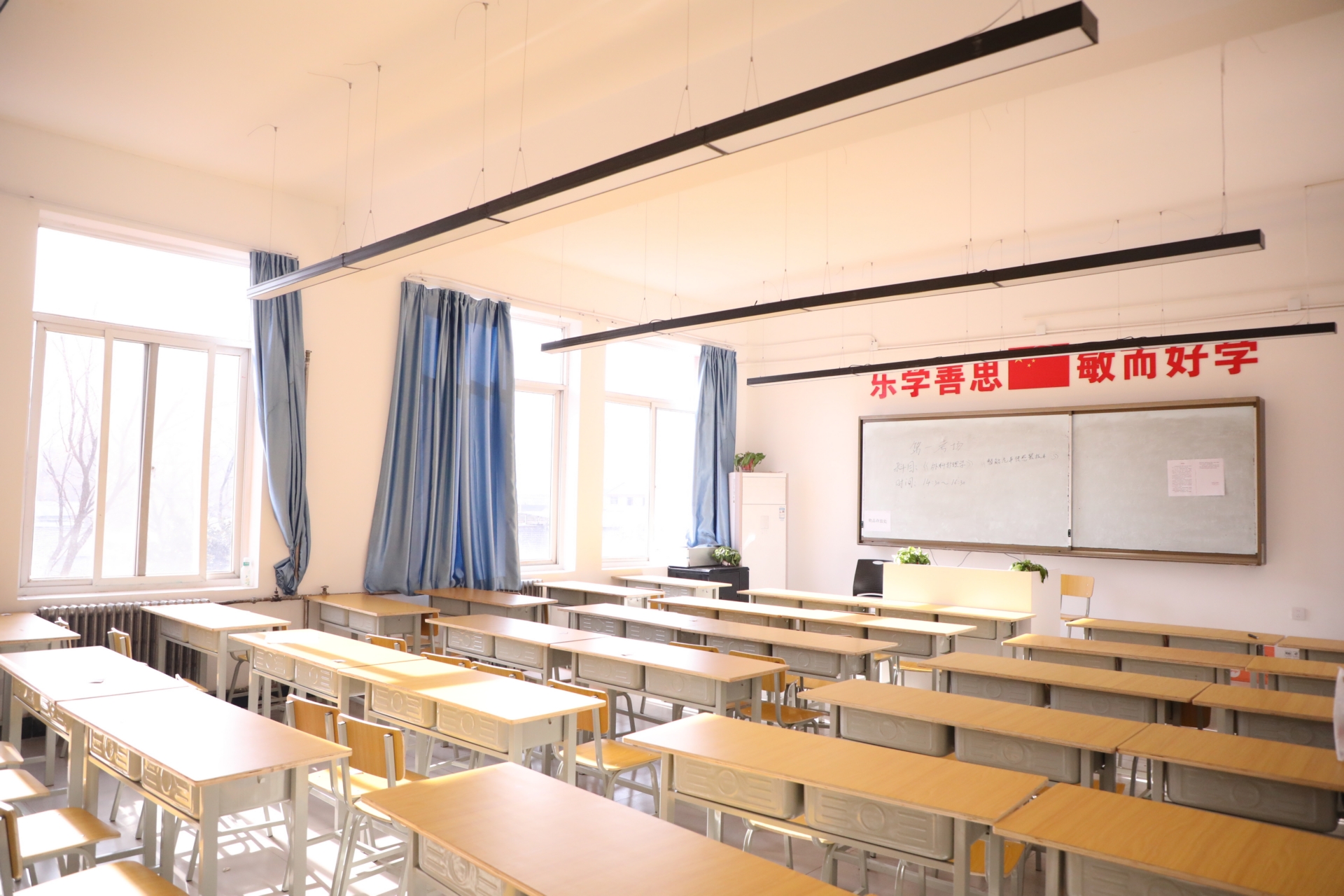 总结西安电脑软件学校排名，西安新华电脑软件学校价格贵吗