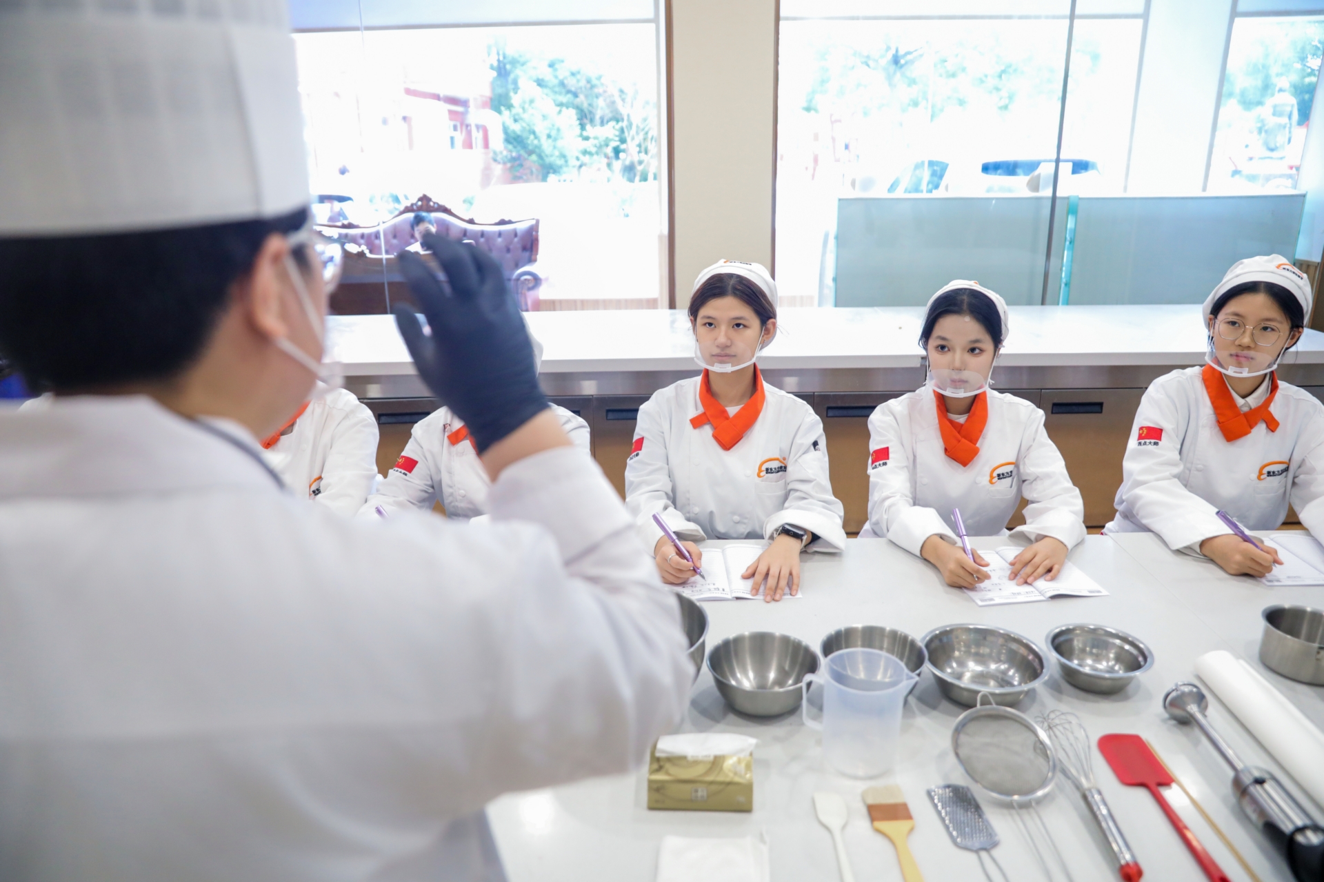 盘点上海地区值得选的西点学校，新东方烹饪教育校区靠谱