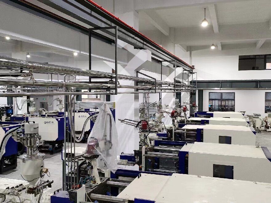 在橡塑加工行业中，中央供料系统起着至关重要的作用，它能够实现原料的集中输送与精准分配，提升生产效率与