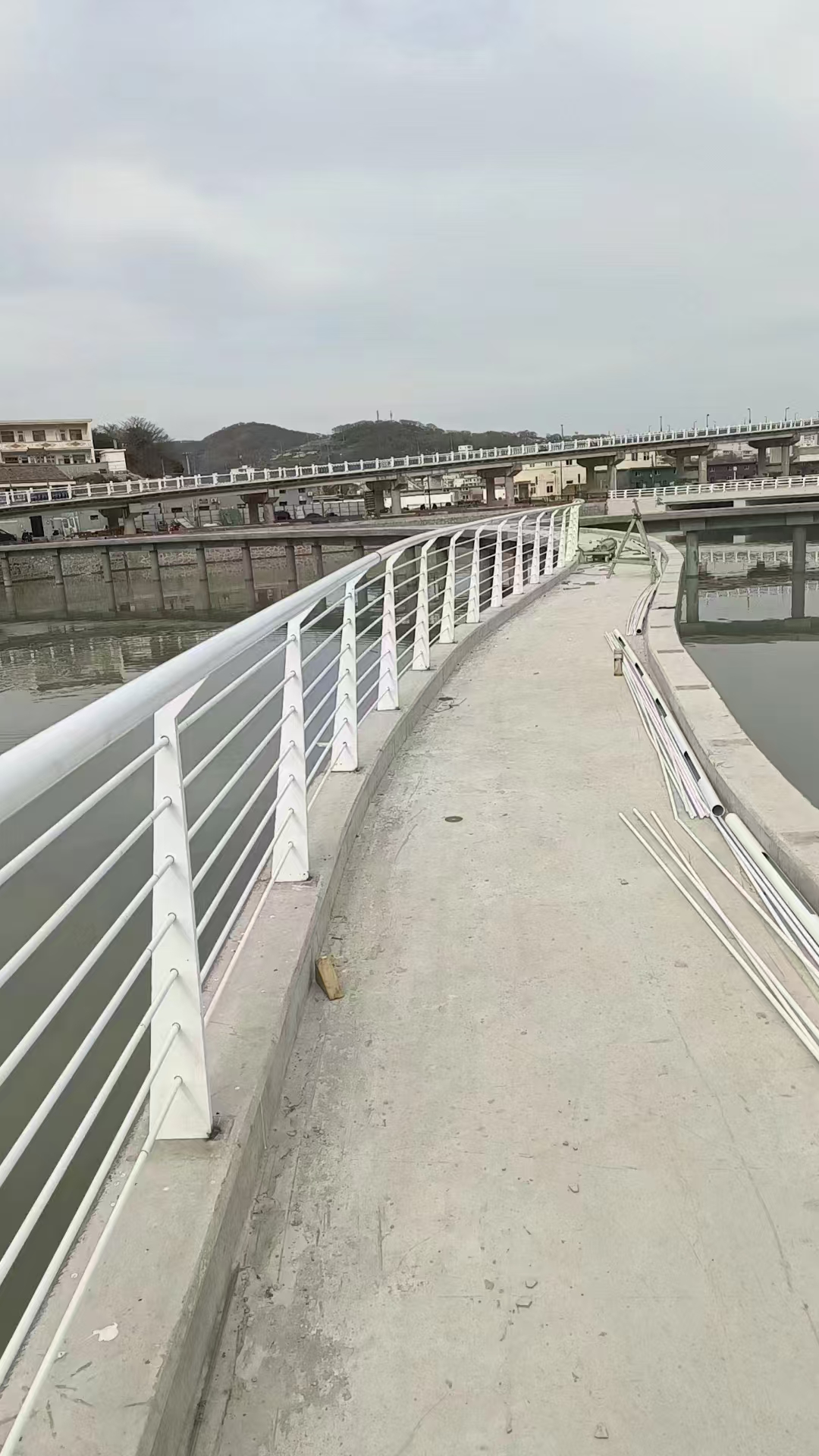 桥梁护栏定制厂家哪家靠谱，山东森尔金属材料性价比高吗