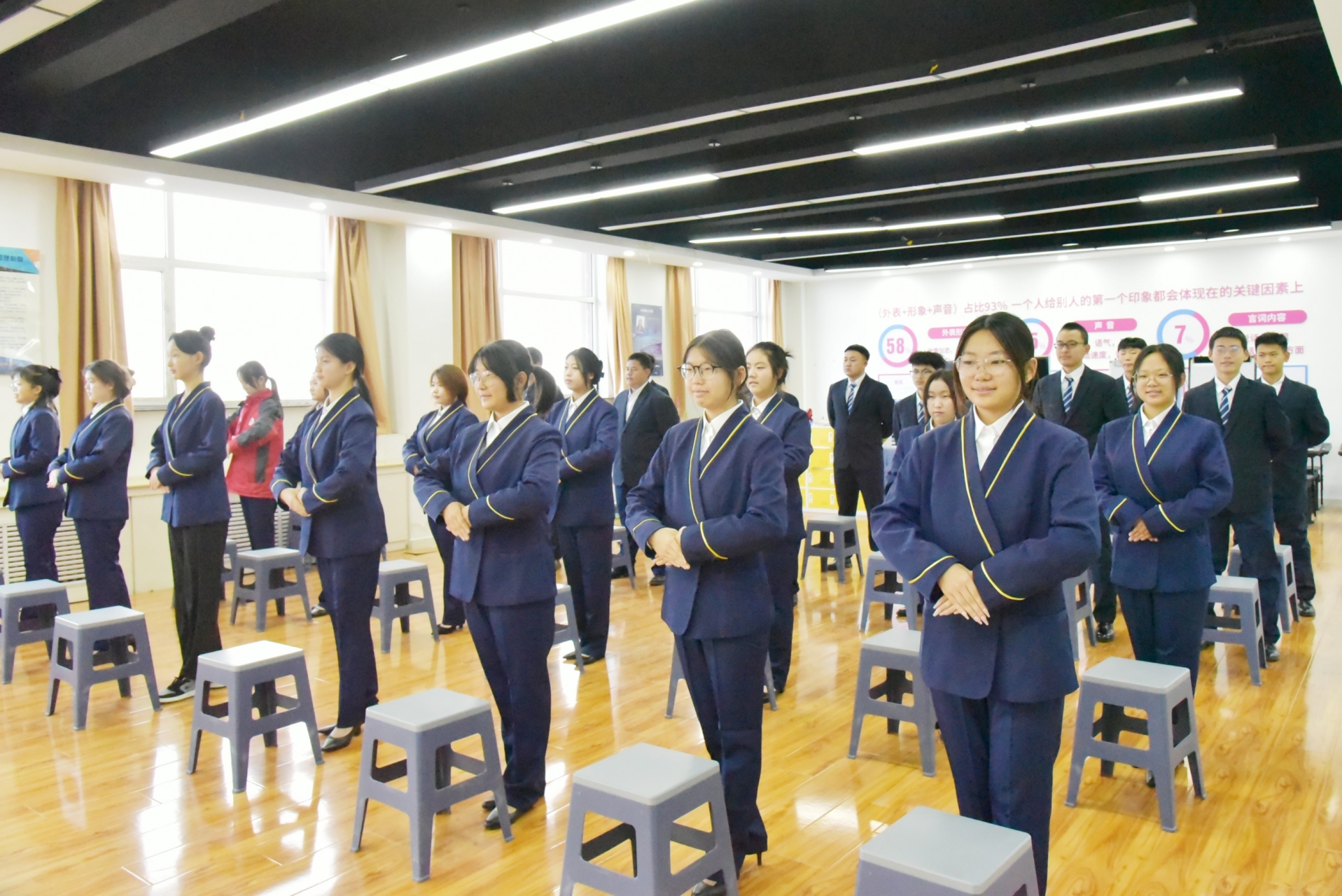 呼和浩特万通铁道运输管理专业值得选吗？学费多少钱？