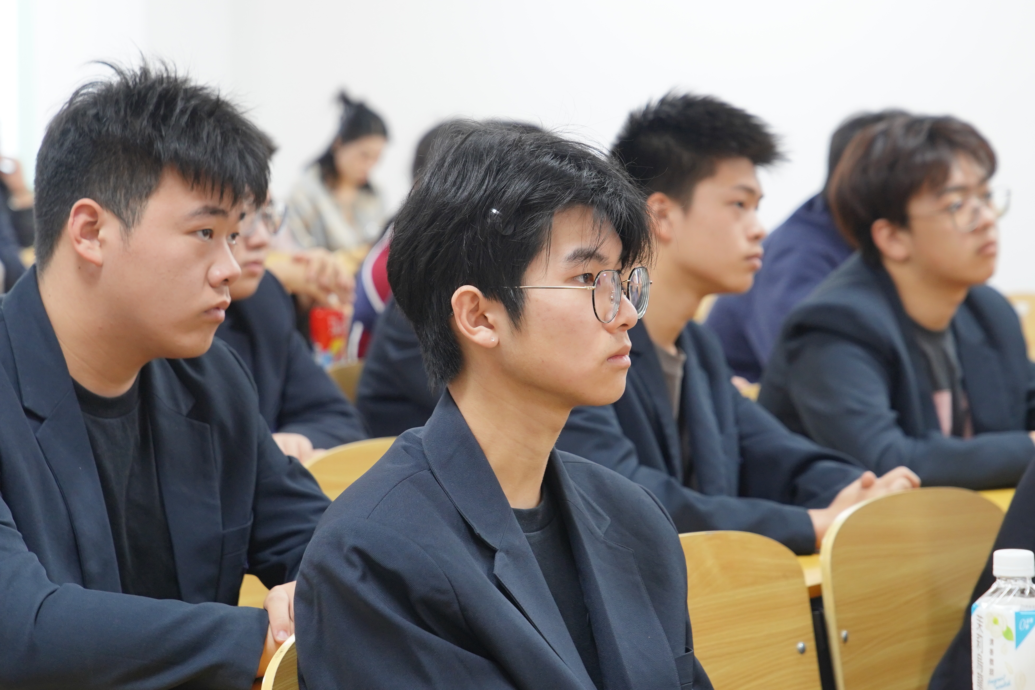 2026年上海林国荣学校官网招生电话与中考后招生报名