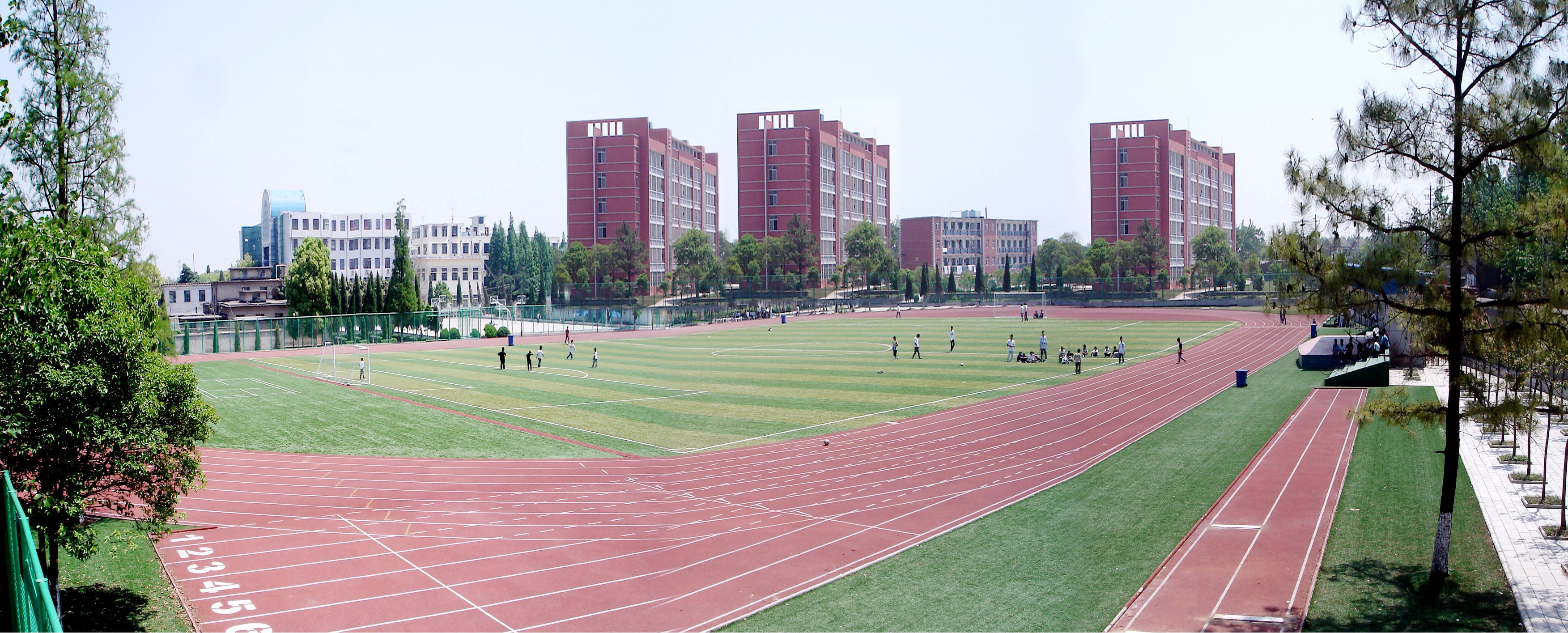 淮南科贸学校实验室设备是否先进，靠谱不