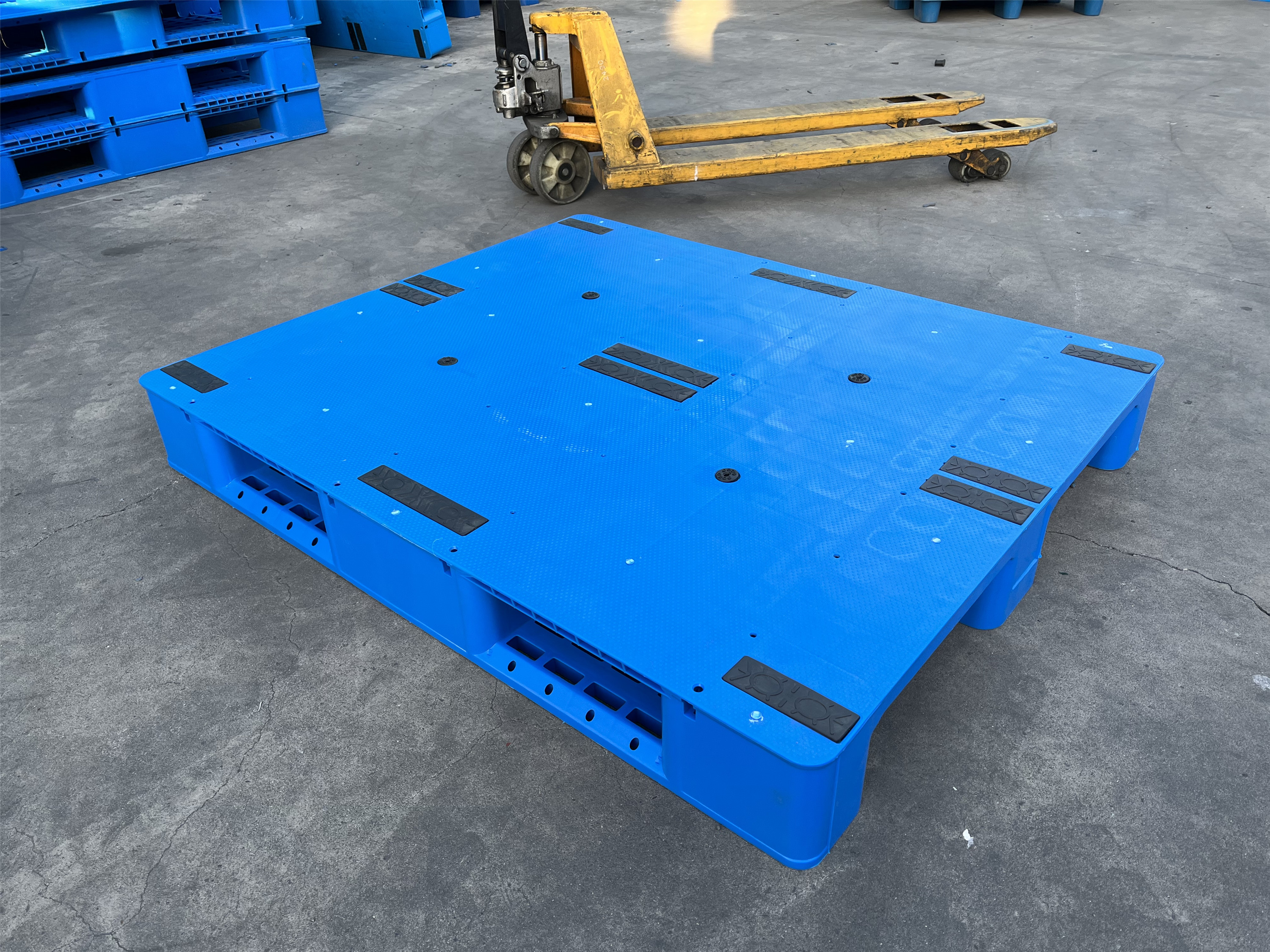 聊聊全国塑料托盘供应商，哪家口碑好又价格合理