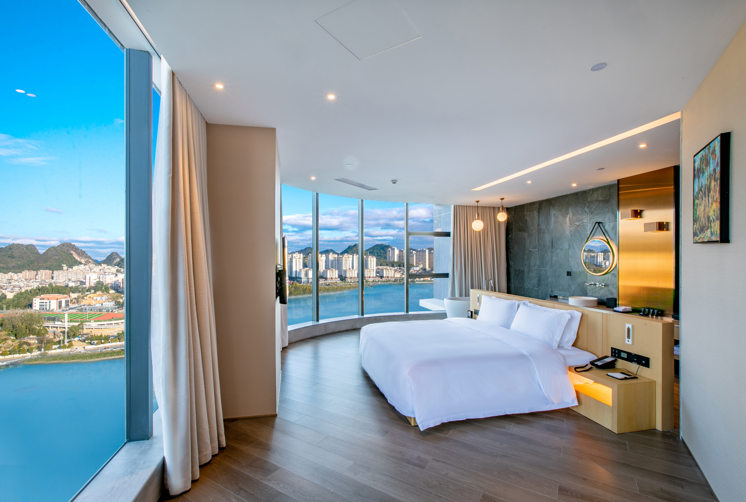 分析溪山里酒店,客户忠诚度、价格和健身房器材情况 分析溪山里酒店,客户忠诚度、价格和健身房器材情况