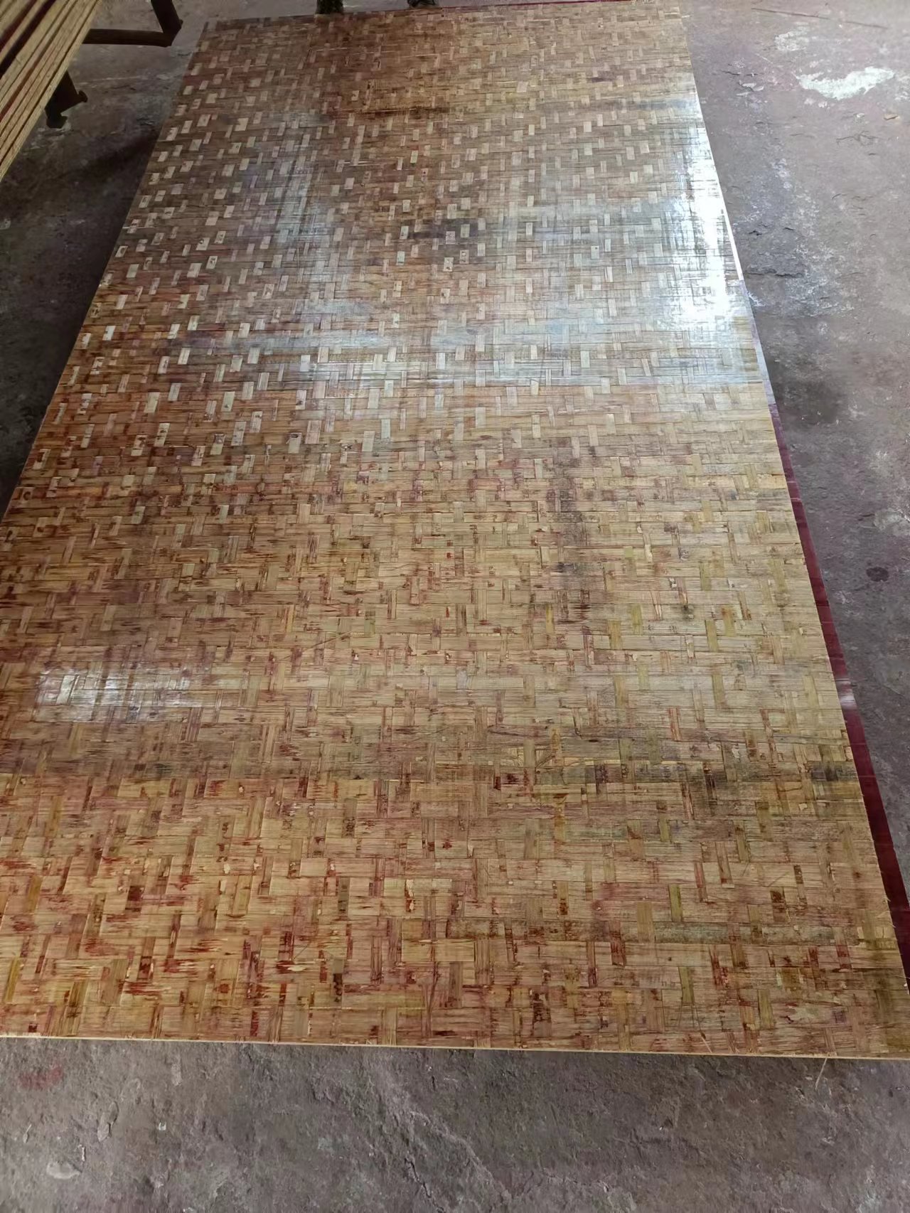 分析售后完善的建筑模板生产厂家，新港模板价格多少钱？