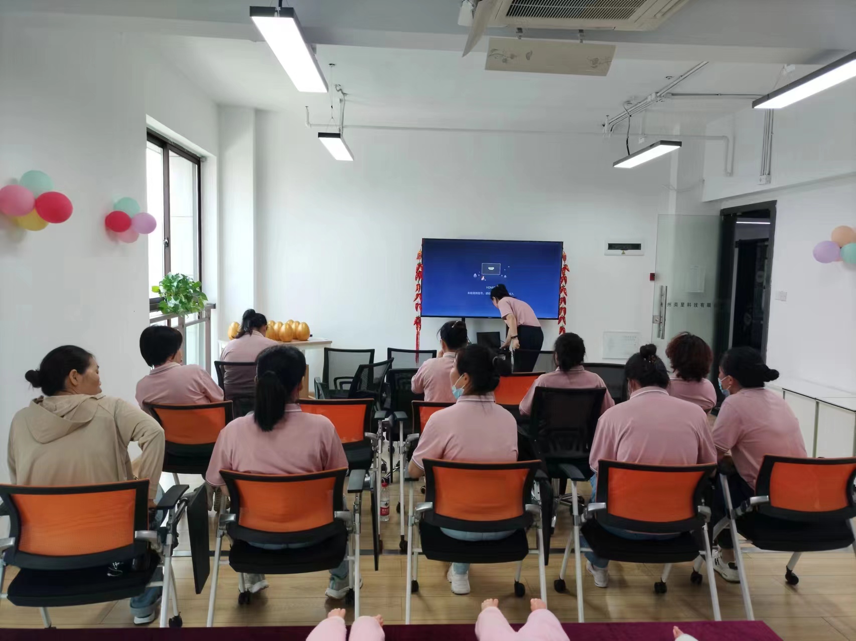 如何选择提供个性化早教方案的育儿嫂品牌？靠谱的品牌有哪些？