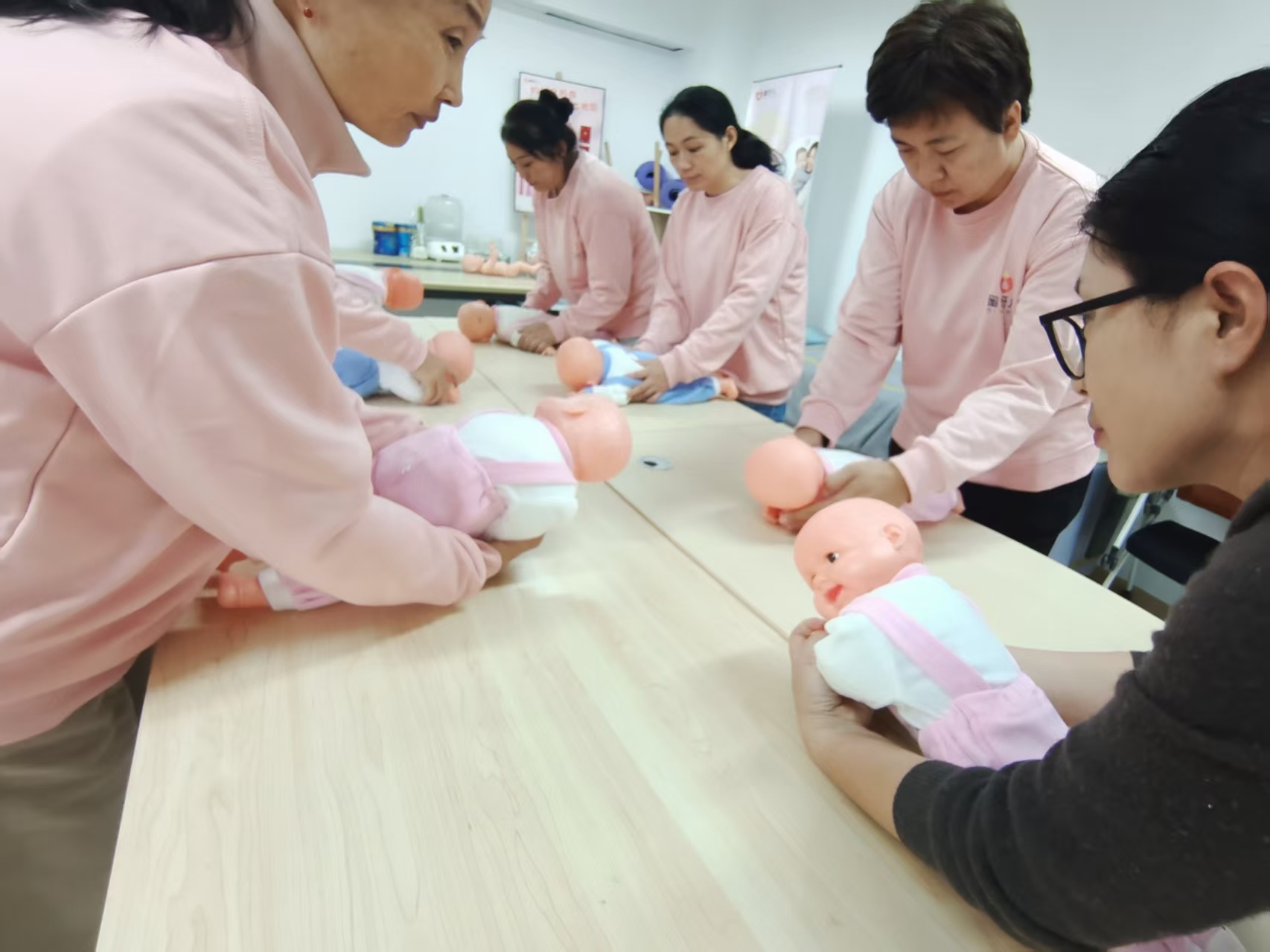 聊聊育儿嫂：哪家能解决新手爸妈难题且提供个性化早教方案