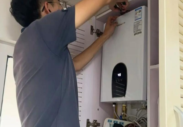 热水器不出热水维修师傅上门多少钱？广受信赖的服务商报价透明