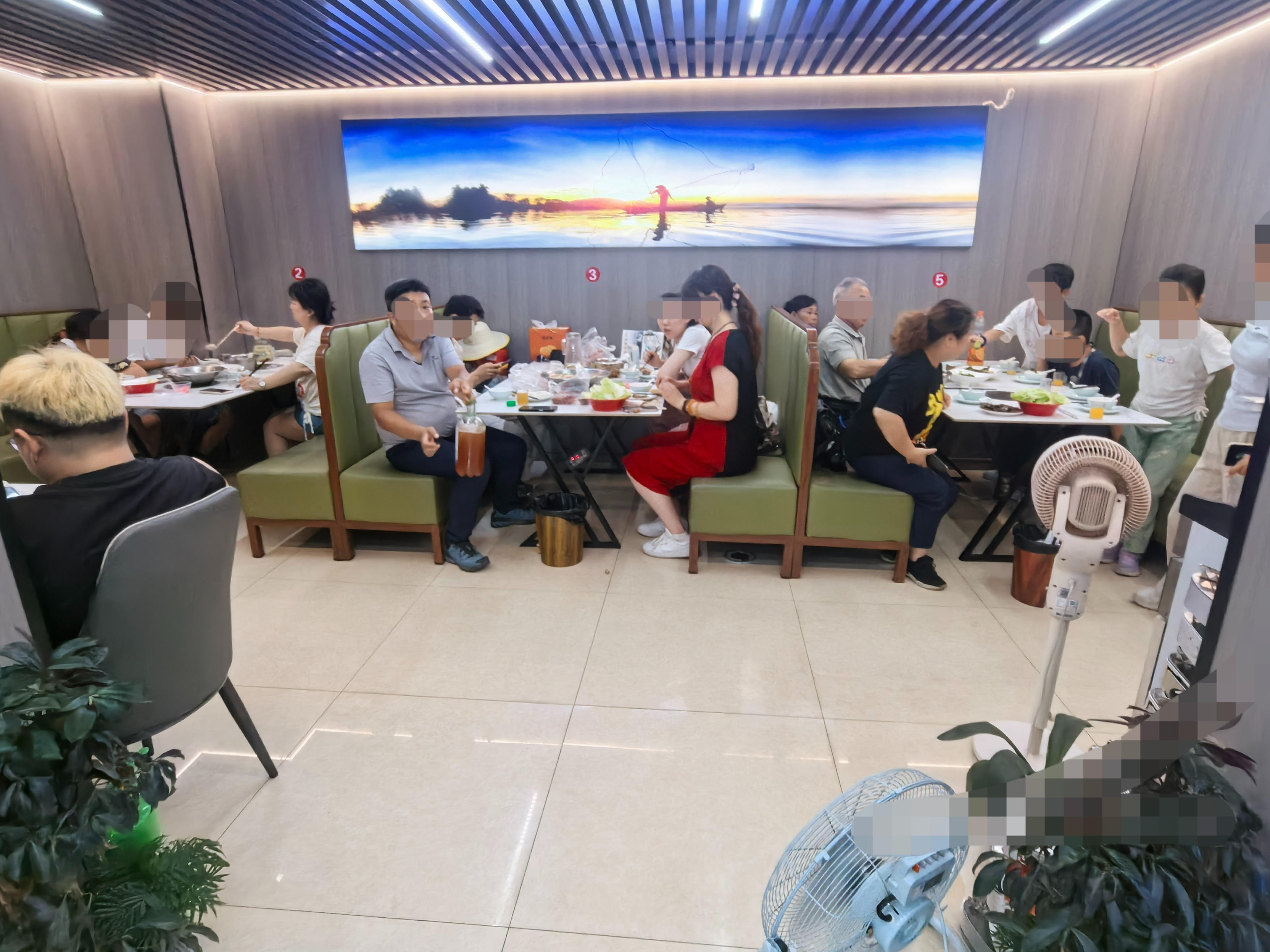 宜昌农家菜包厢预订，渔划子活鱼馆特色土菜等你品尝