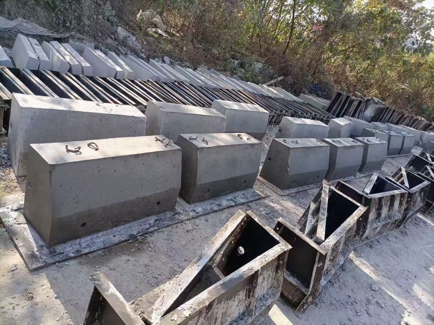 水泥钢质模具定制工厂挑选全攻略:正规厂家不踩坑 水泥钢质模具定制工厂挑选全攻略:正规厂家不踩坑