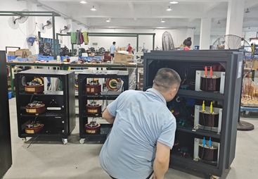 工业级三相稳压器如何选型，太阳能离网系统稳压器厂家教你避坑