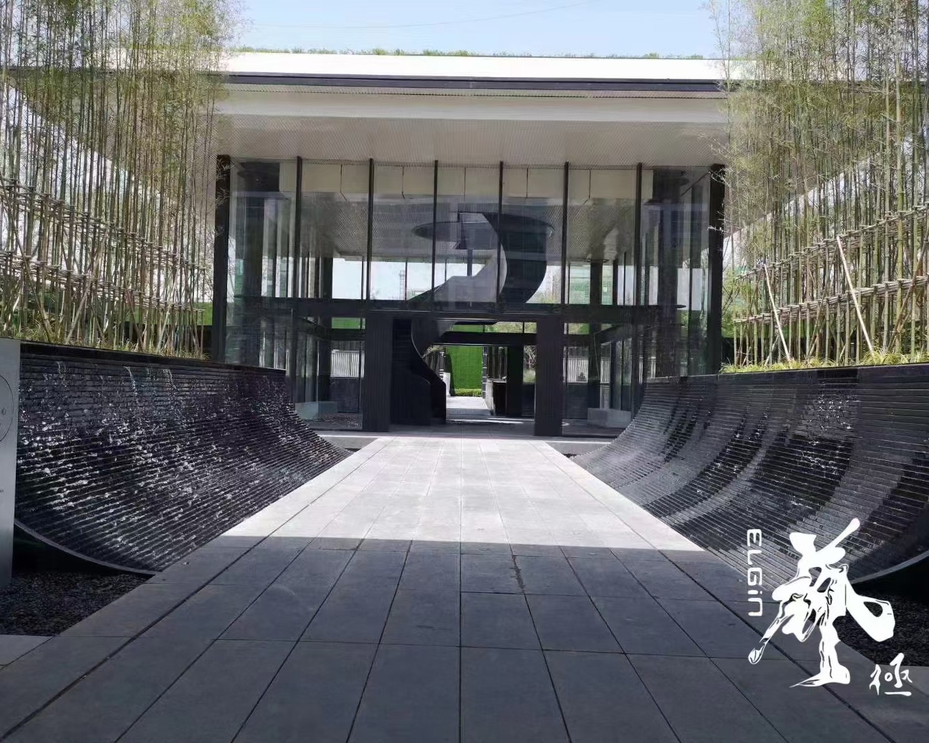 珠海中国铁建大厦会所 5 米挑高户外流线弧形艺术钢梯