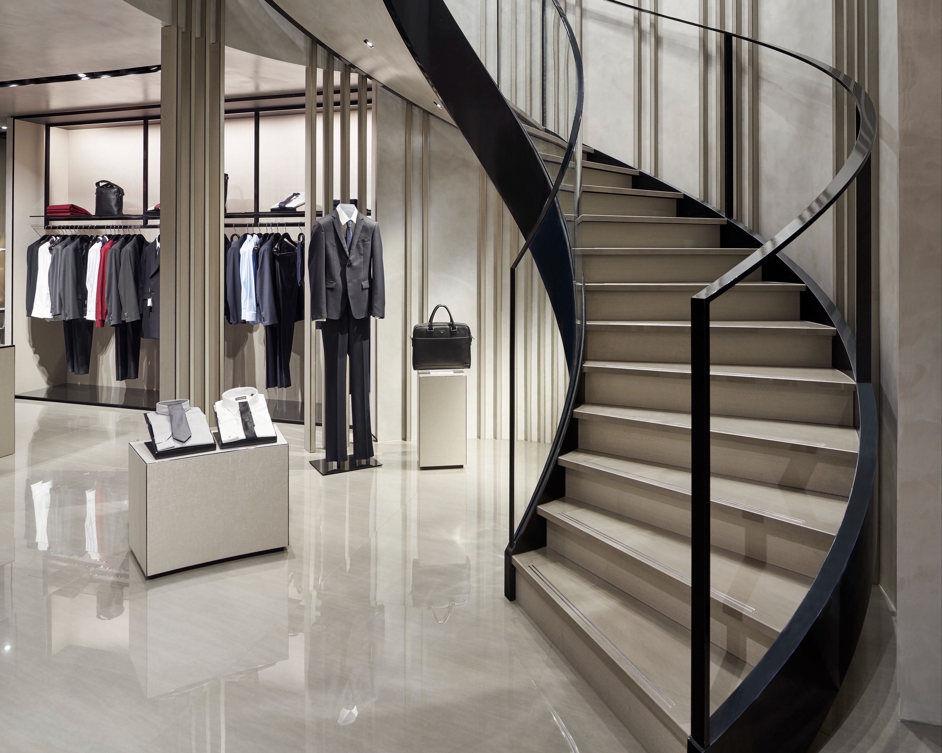 上海淮海路 ARMANI 阿玛尼精品店 扭弧双侧梁钢玻艺术楼梯