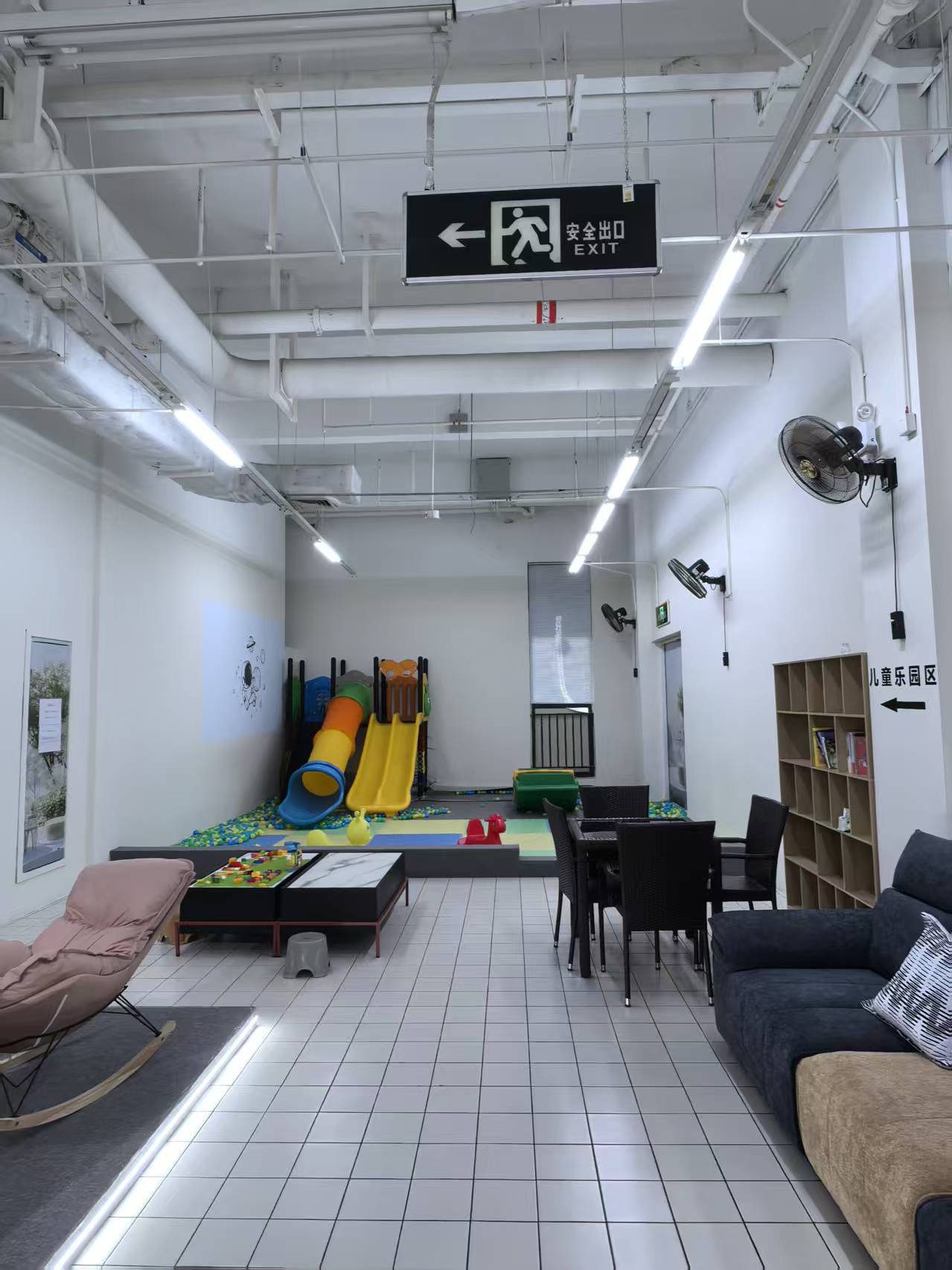 如何选择一款质量好又便宜的现代简约真皮沙发