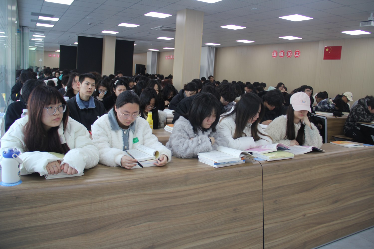 浙江学无人机应用技术的大专学校哪家好、能考教师资格证的大专学校、推荐就业的大专学校推荐行业全景分析