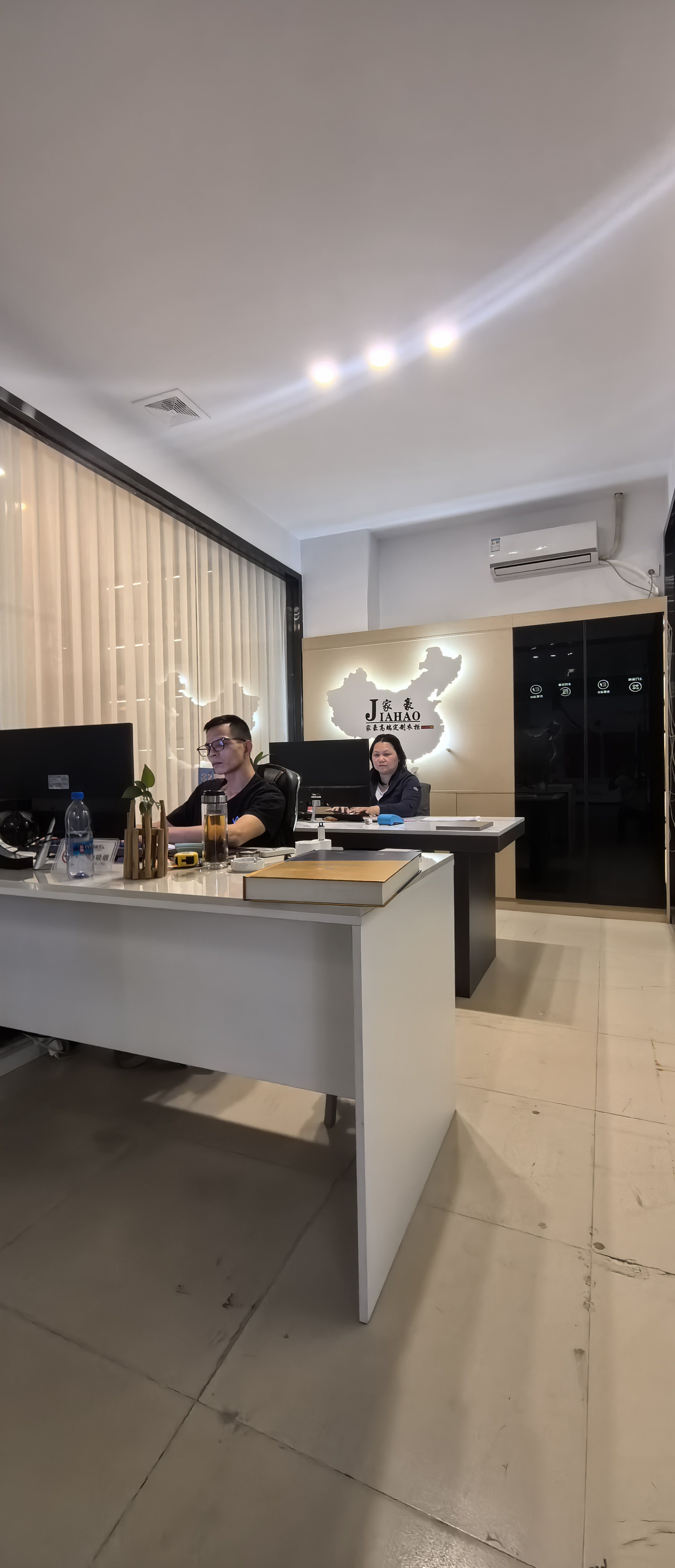 钟家豪全屋定制，设计方案风格统一，性价比高的全屋定制品牌