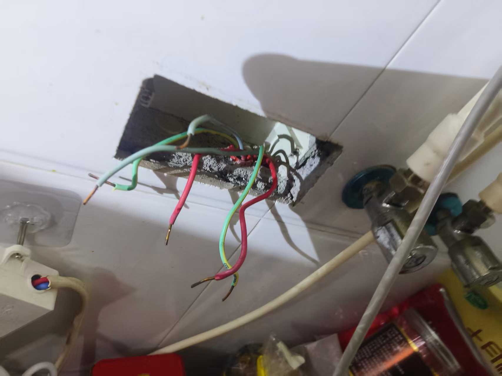 改独立下水暗管侧漏费用多少?