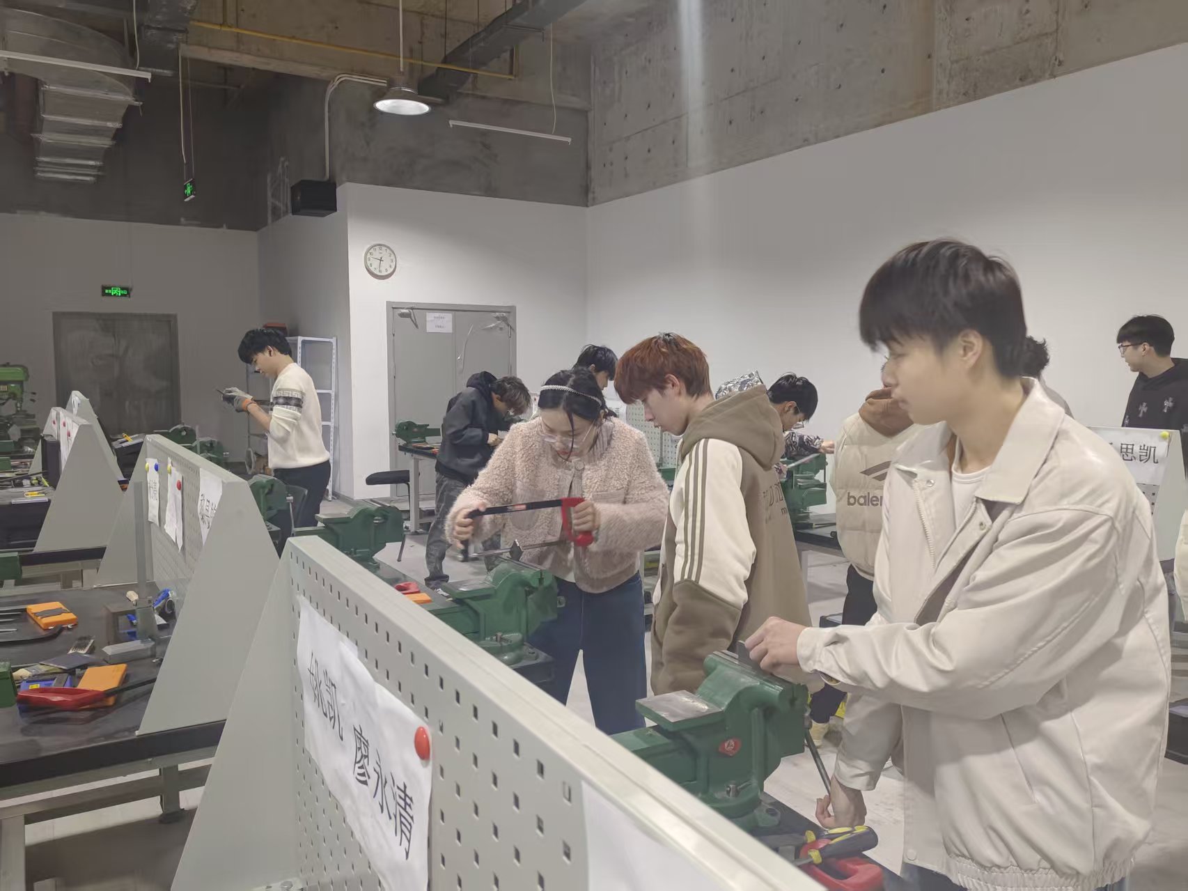 口碑好的钳工技能培训，武汉高科技工学校靠谱吗