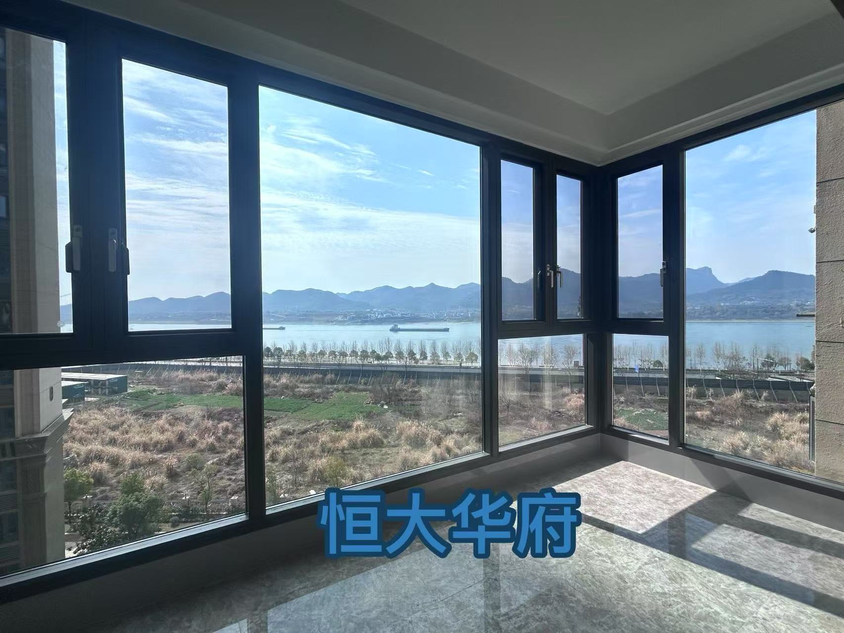 阳台封窗费用知多少？岳州蓝光门窗宜昌店为你解答