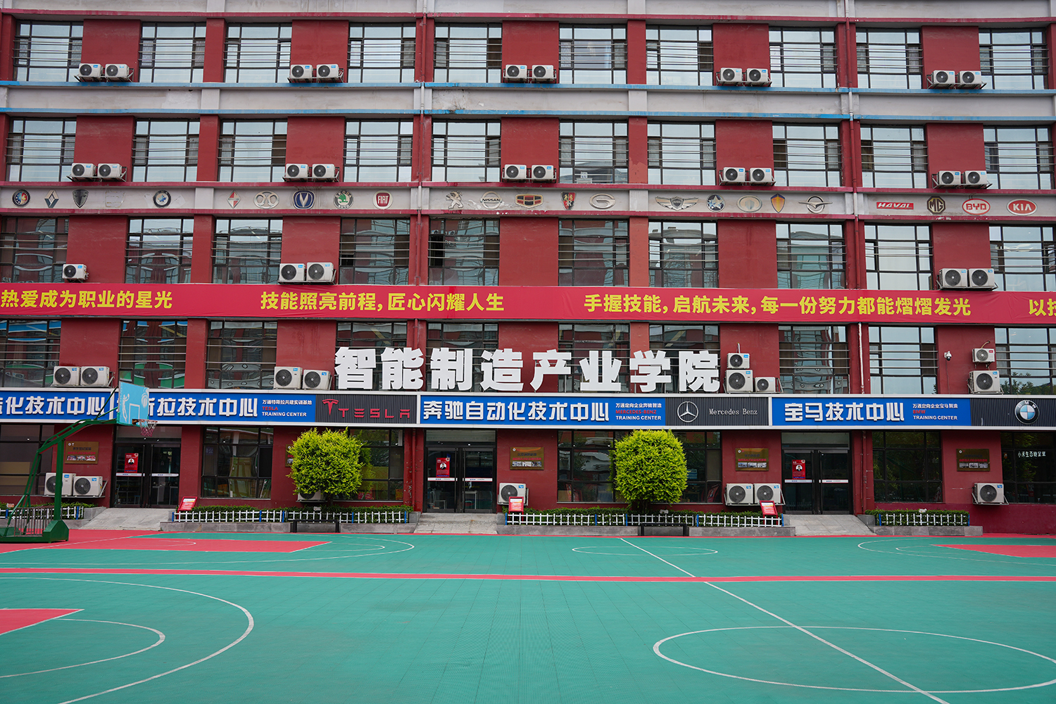 2026年广受信赖的初高中毕业能去的电气自动化学校推荐、招零基础学生的电气自动化学校推荐、想学电路搭建去哪学找哪个学校推荐