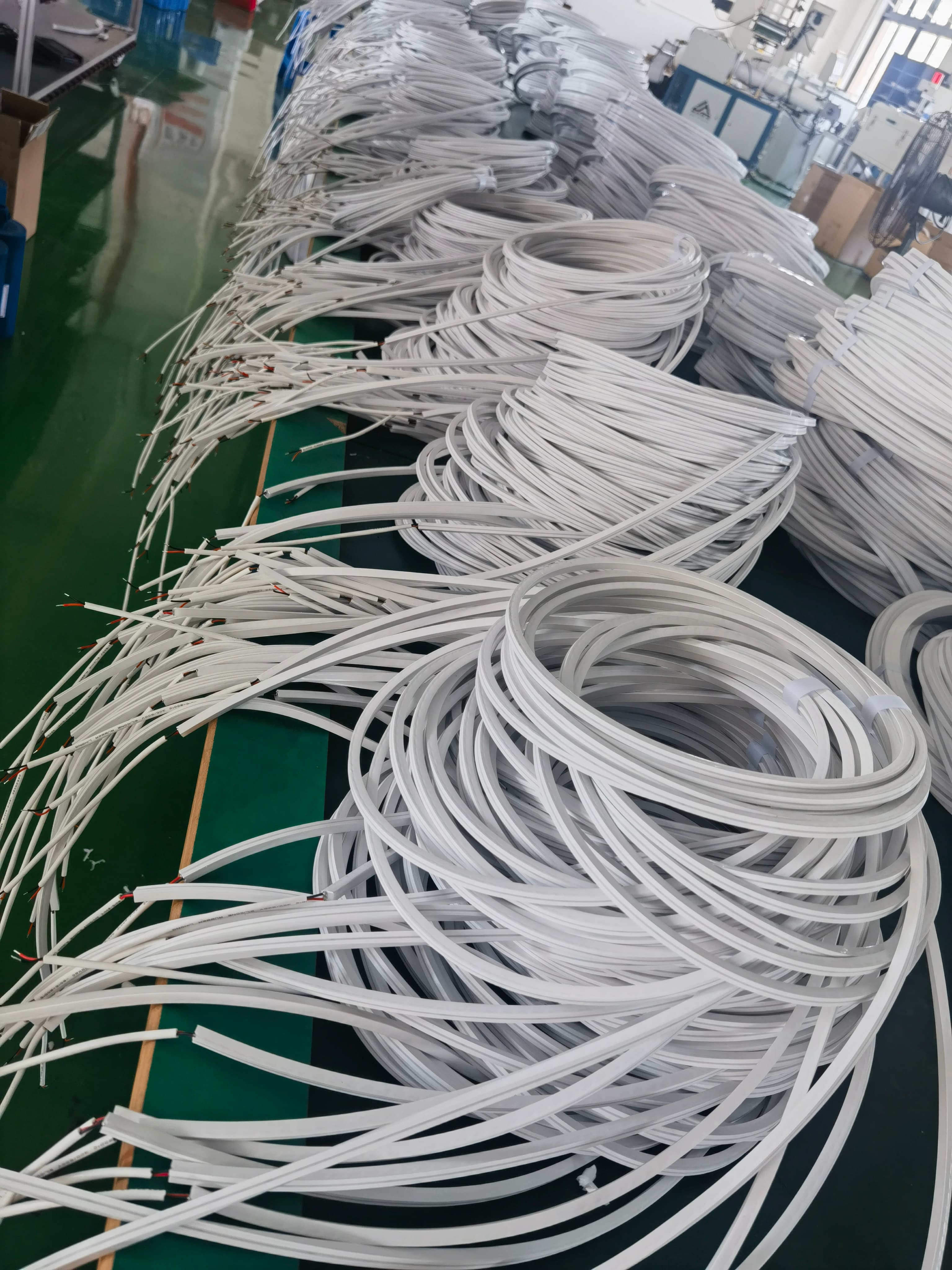 酒店LED灯带选购指南：靠谱厂家与性价比之选