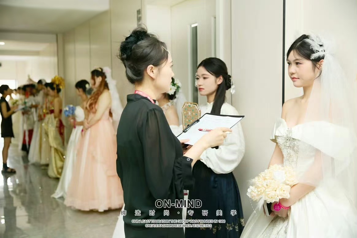 2026年初中毕业生学化妆服务，山东欧曼谛时尚美业学校客户口碑力荐