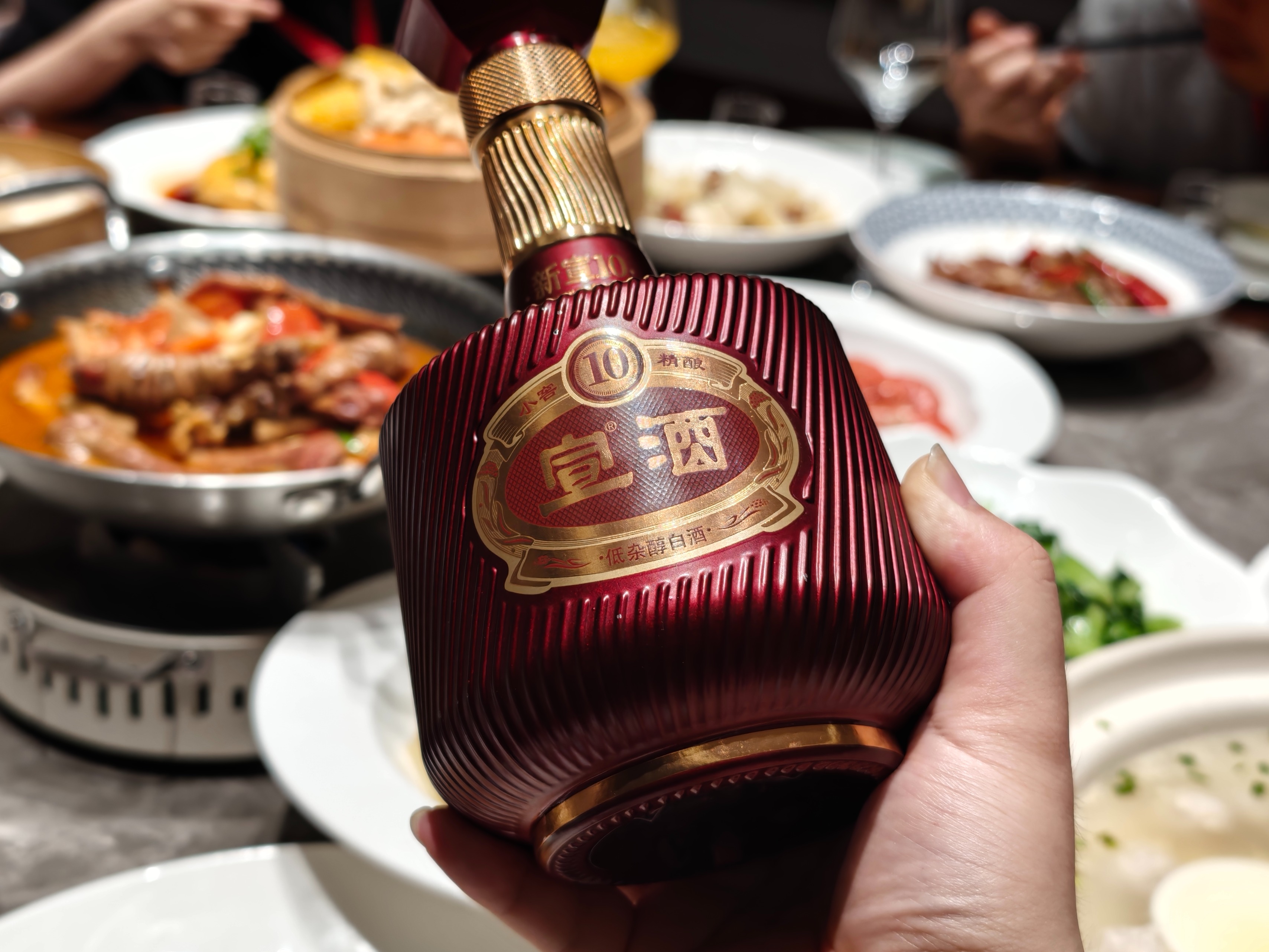 获得纯粮固态标志的宣酒，绵柔口感受青睐